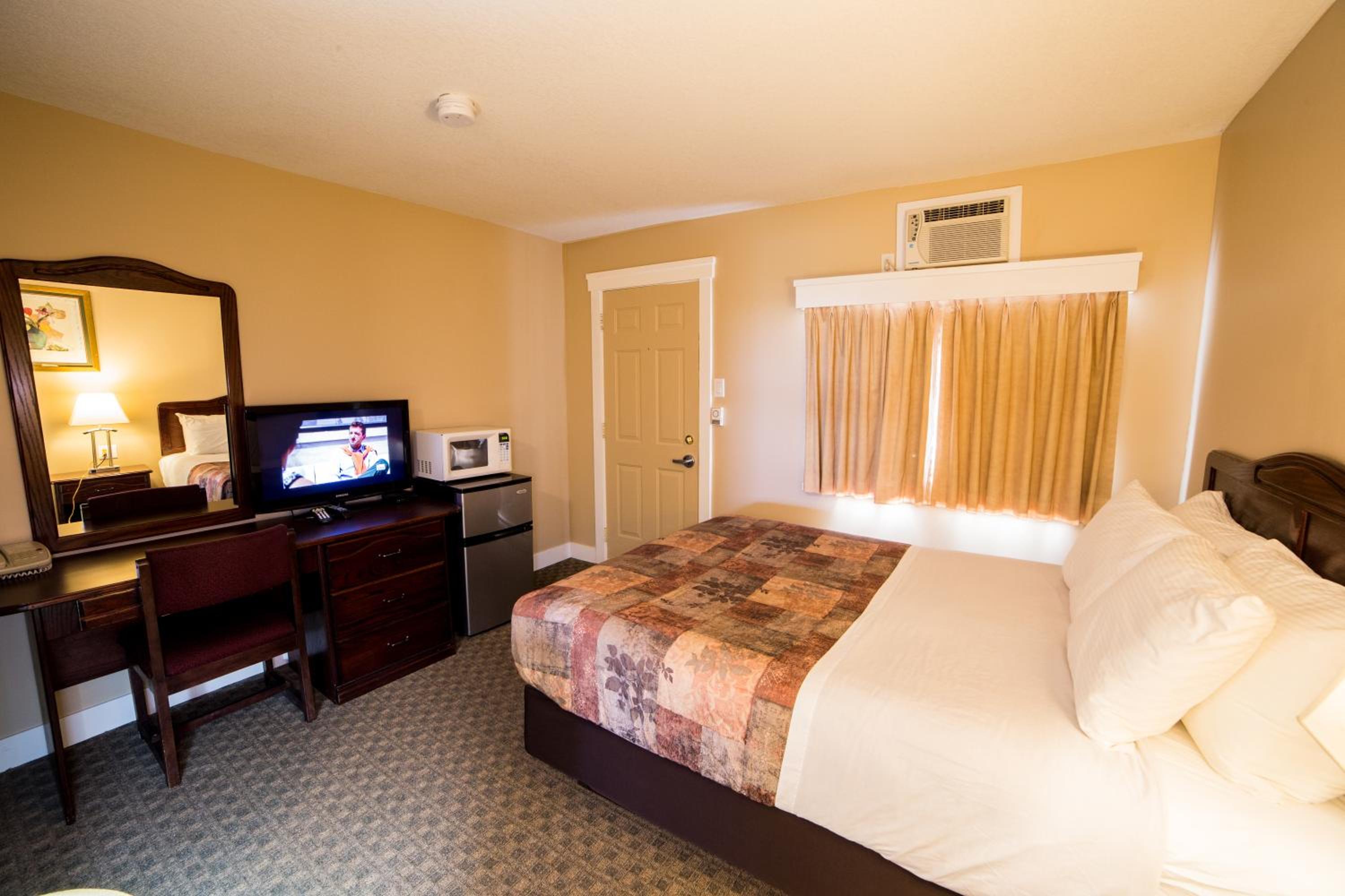 Queen Room photo 1