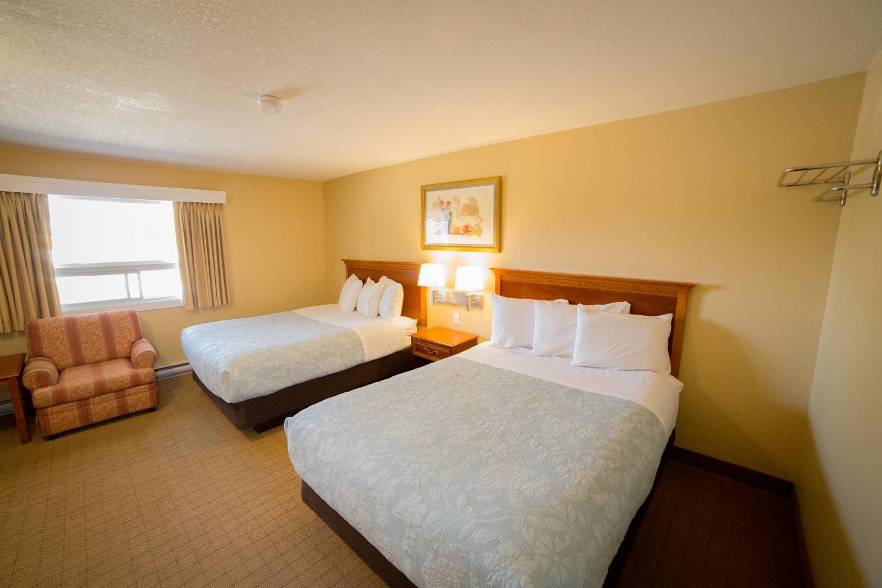 Standard Queen Room with Two Queen Beds photo 1
