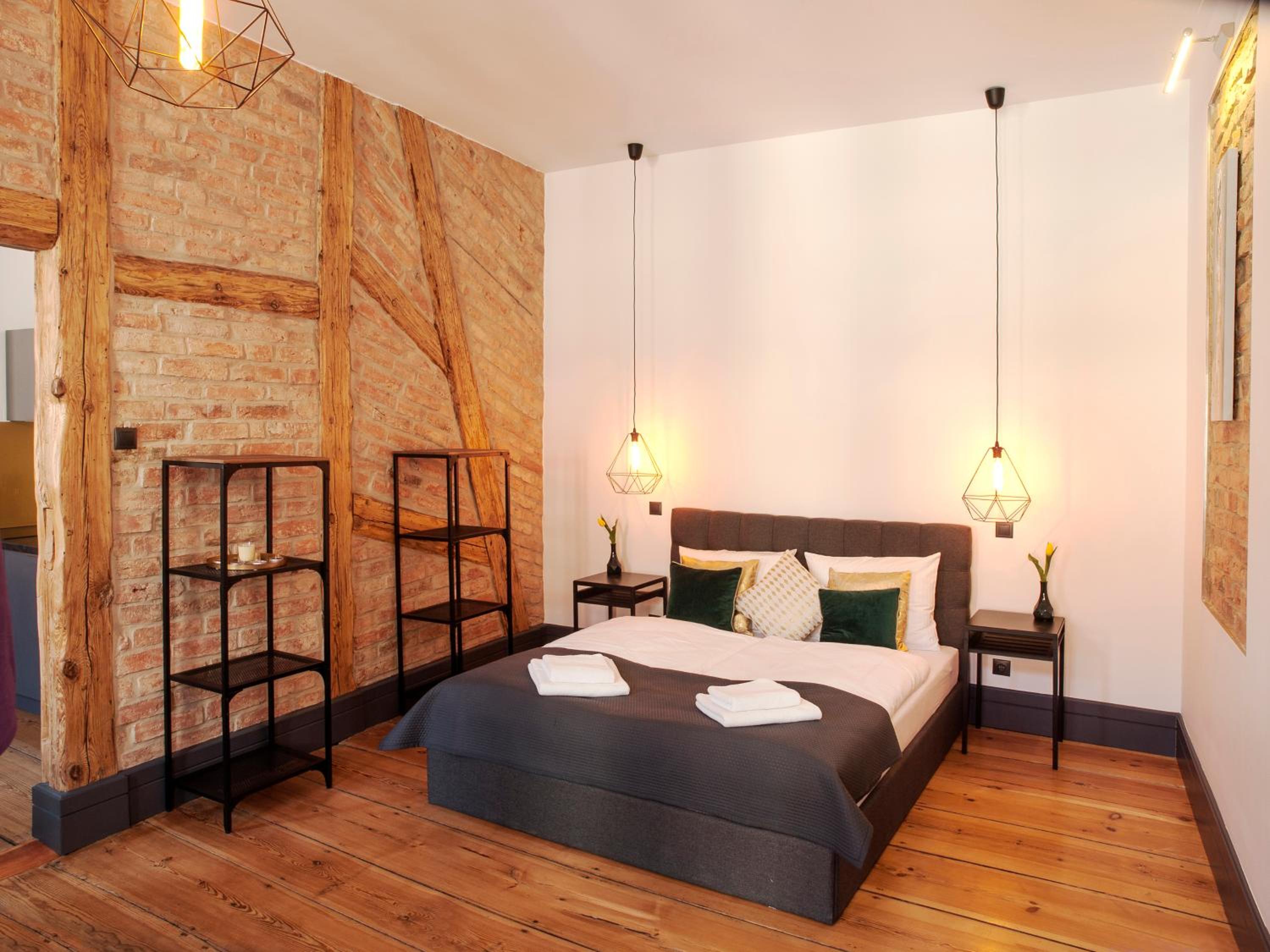 One-Bedroom Apartment - Photo 2