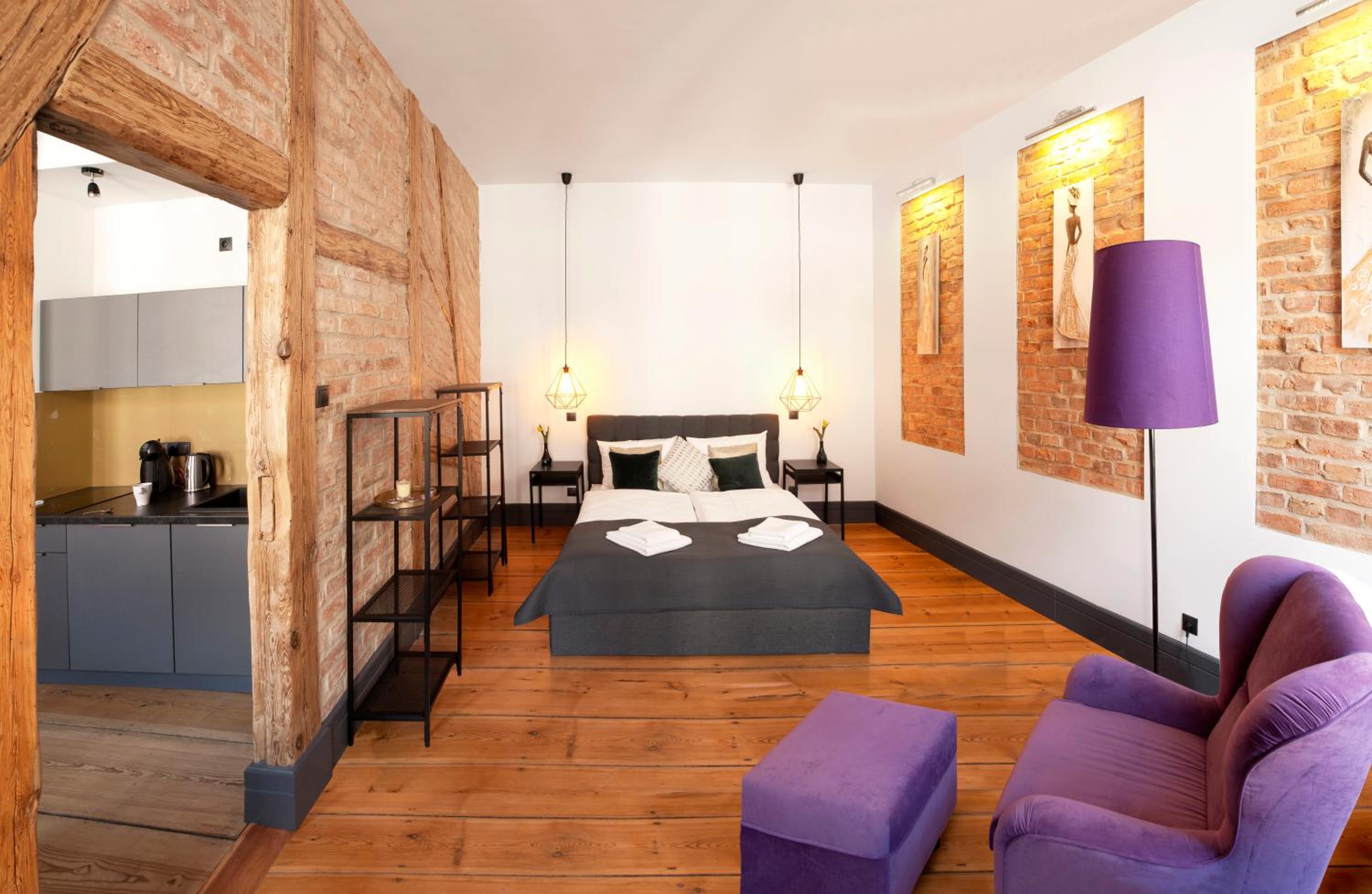 One-Bedroom Apartment - Photo 3