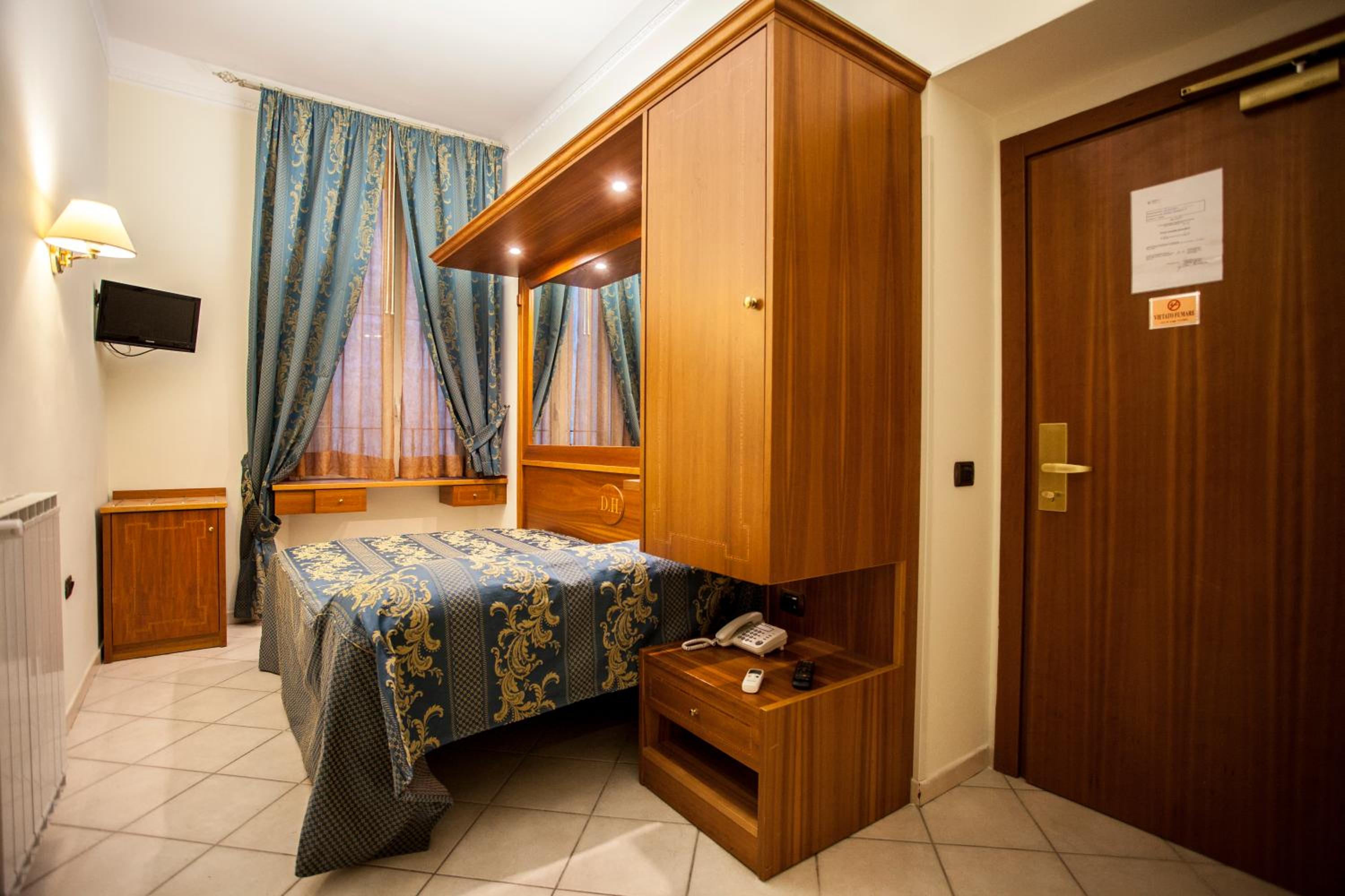Single Room photo 3