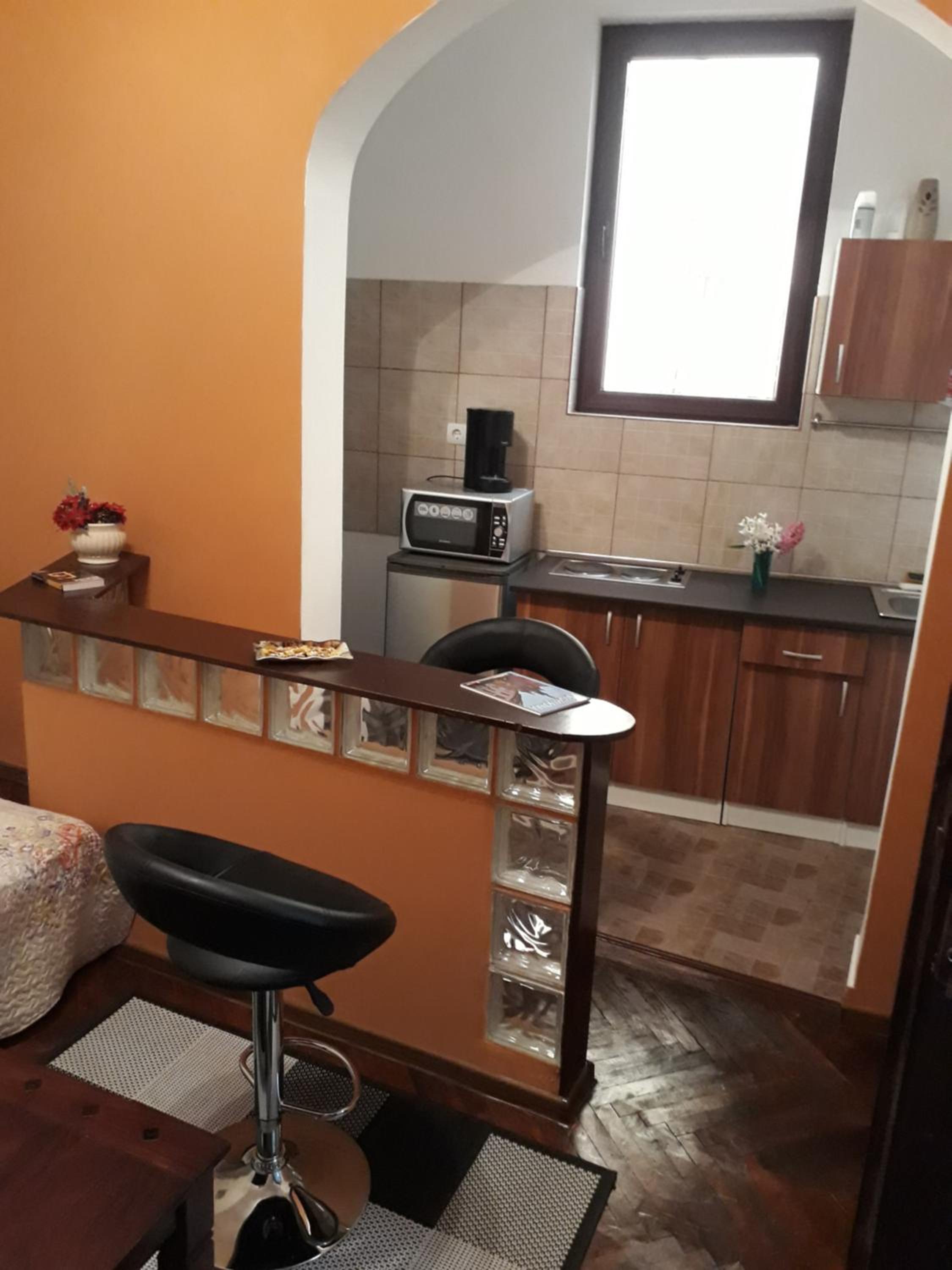 Two-Bedroom Apartment with Garden View and Private Kitchen/Bathroom - Photo 14