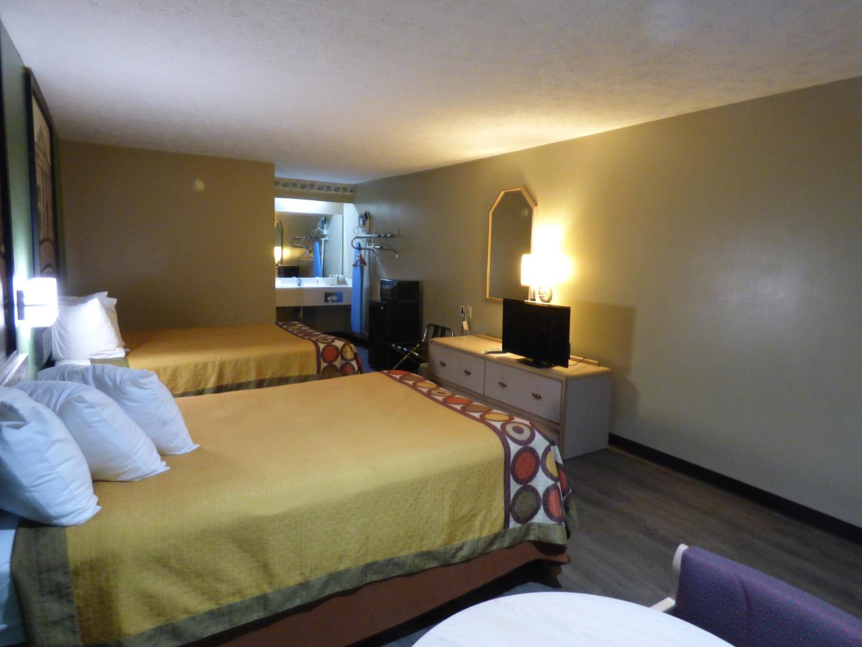 Double Room with Two Double Beds - Non-Smoking - Photo 4