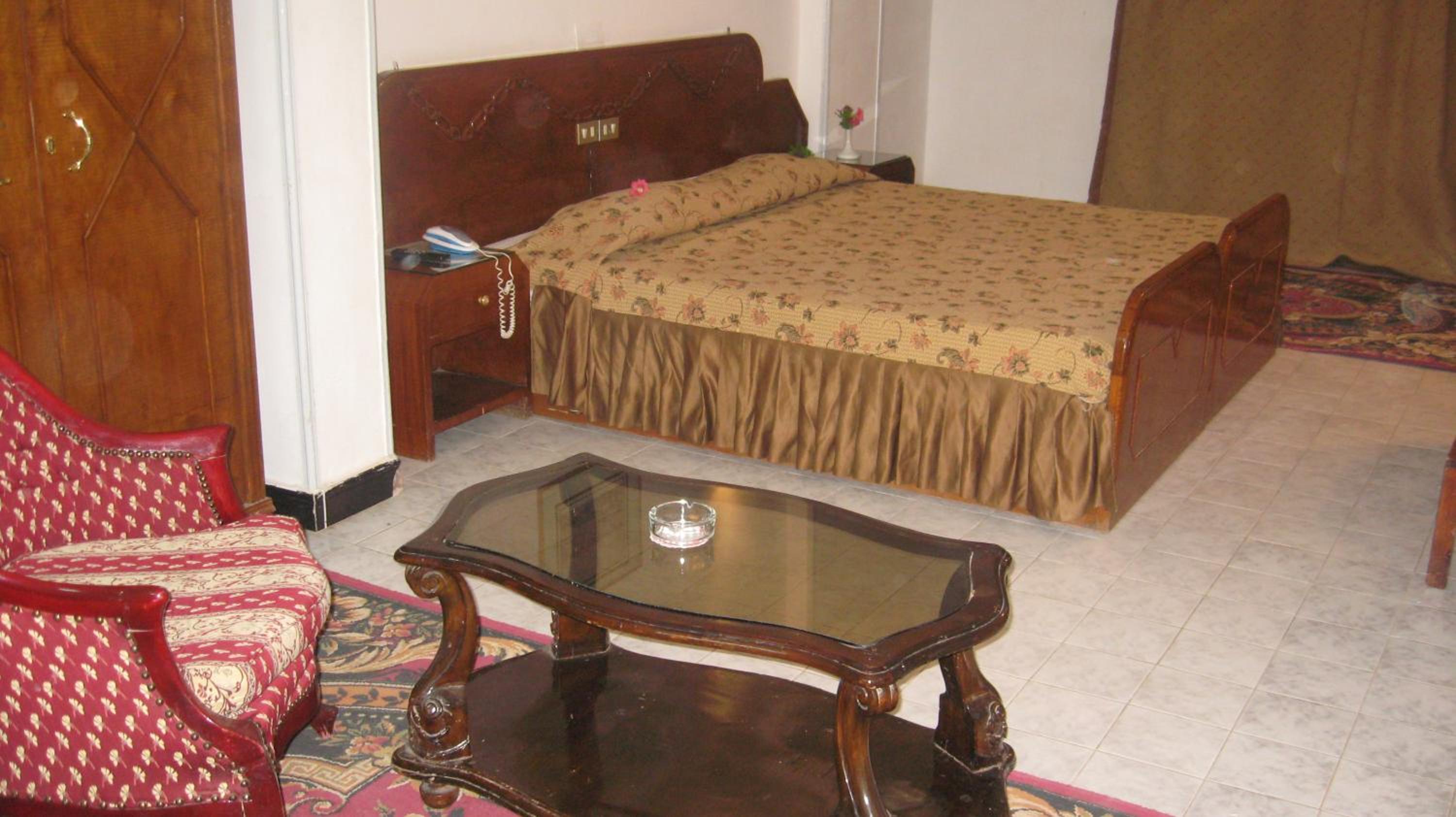 Standard Triple Side Nile View Room photo 3