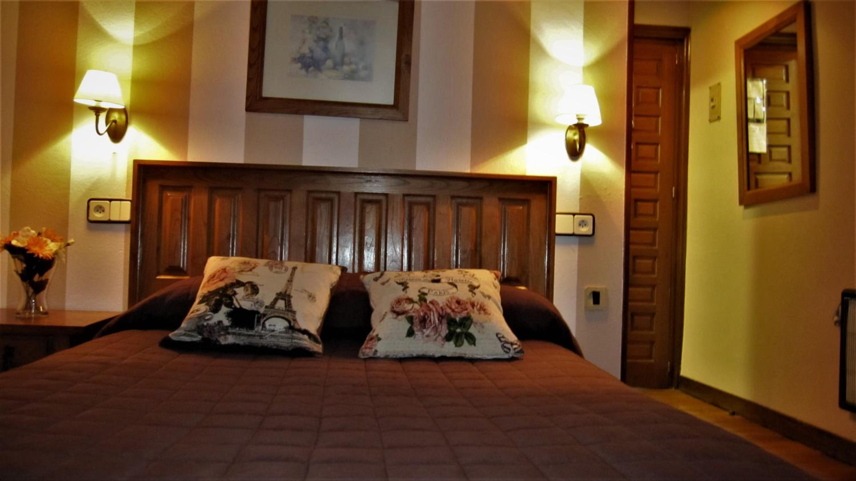 Budget Double Room photo 3