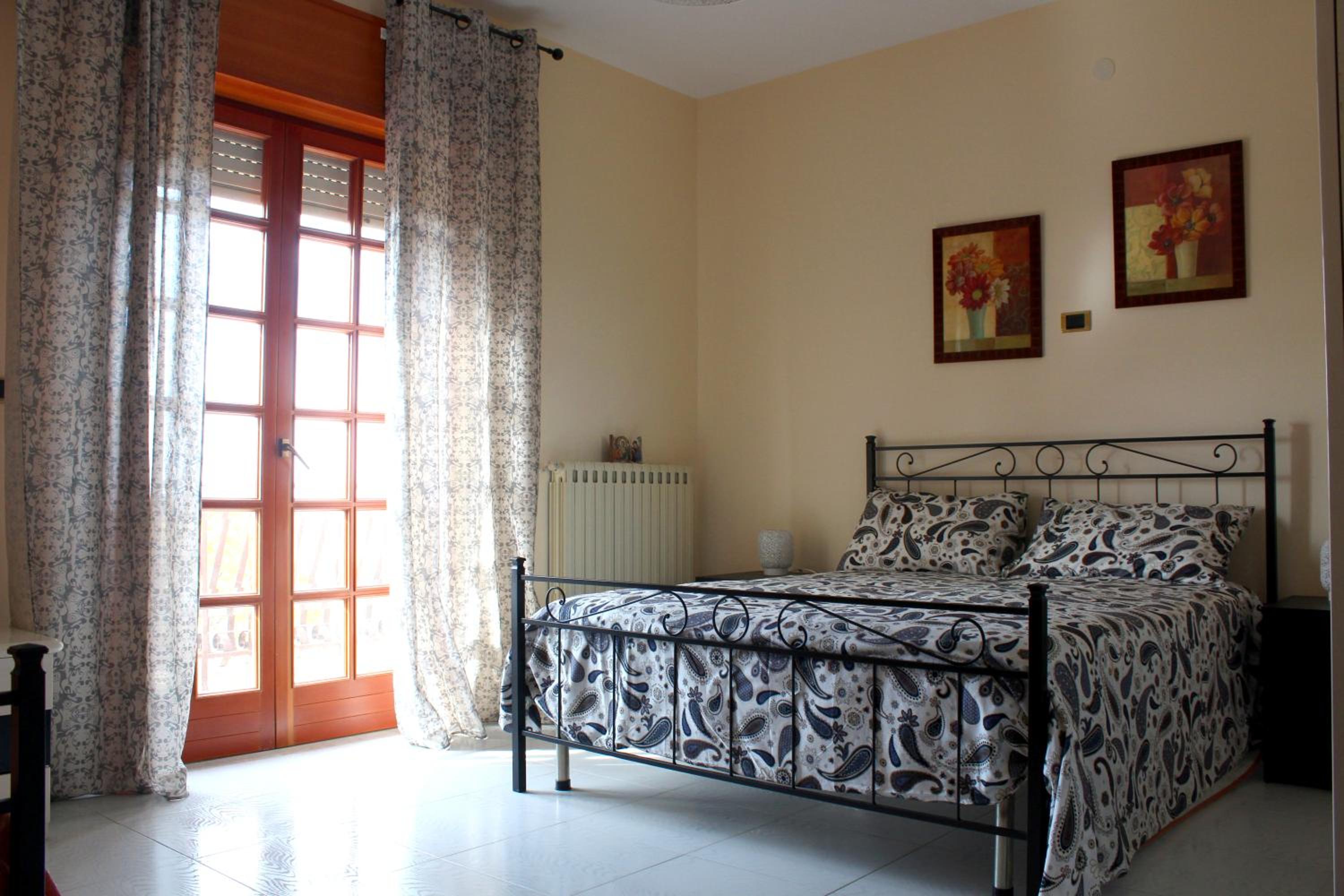 Double Room with Balcony - Photo 4