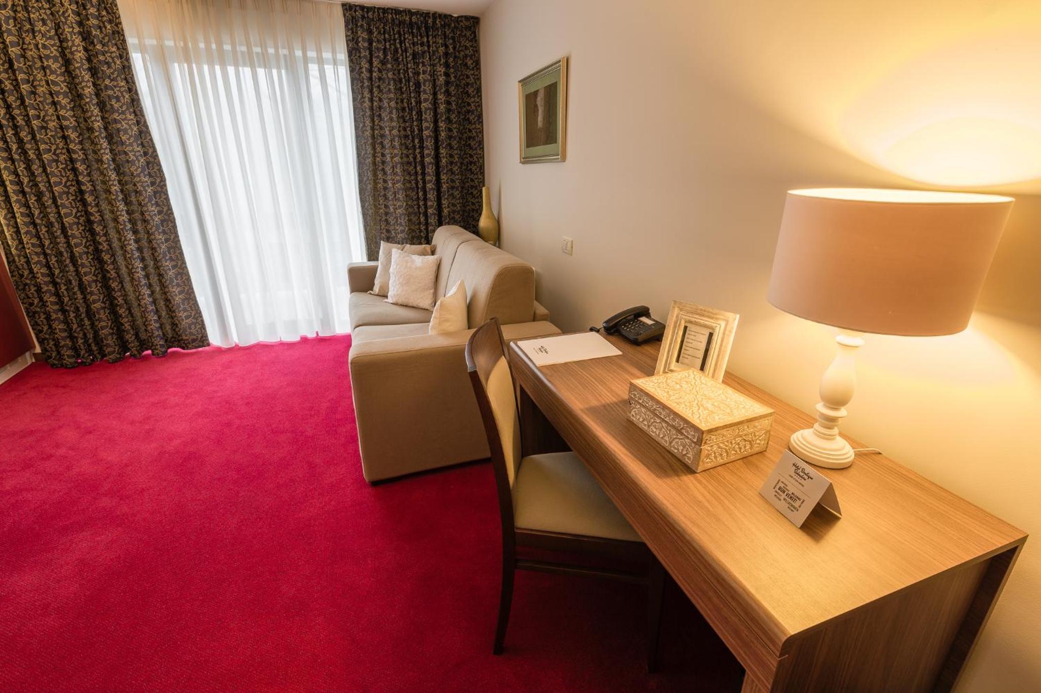 Romantic Suite with Spa access - Photo 3