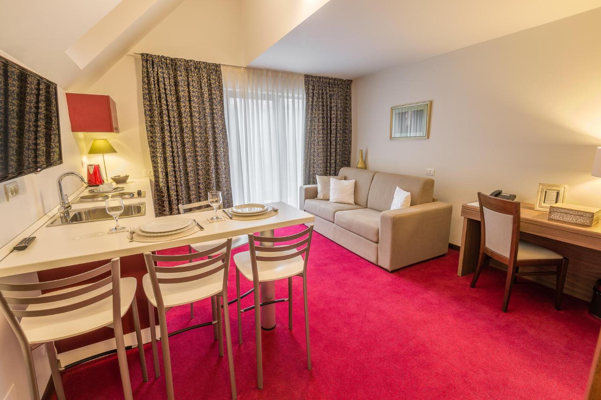 Romantic Suite with Spa access - Photo 1