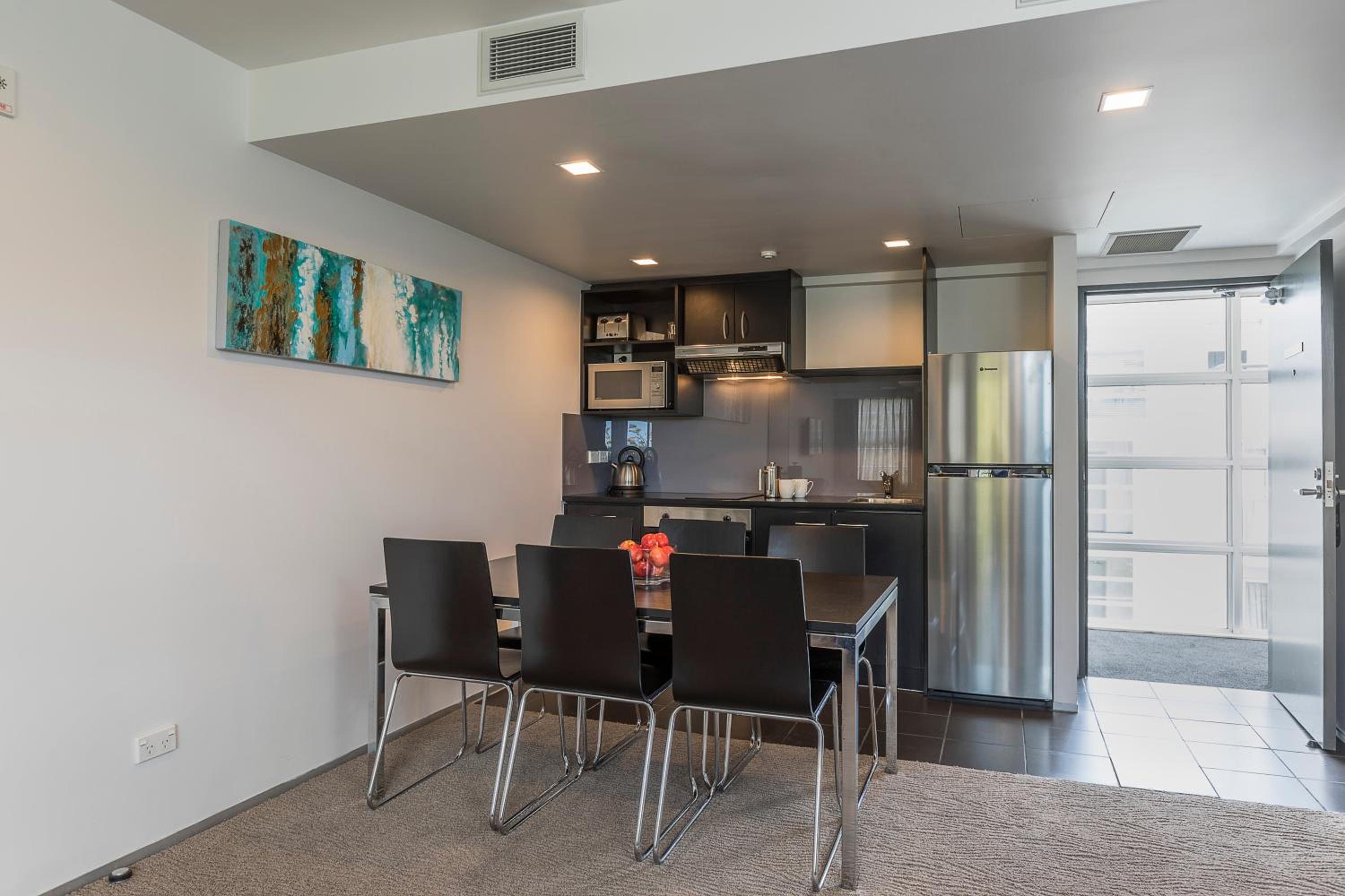 One-Bedroom Apartment - Photo 4