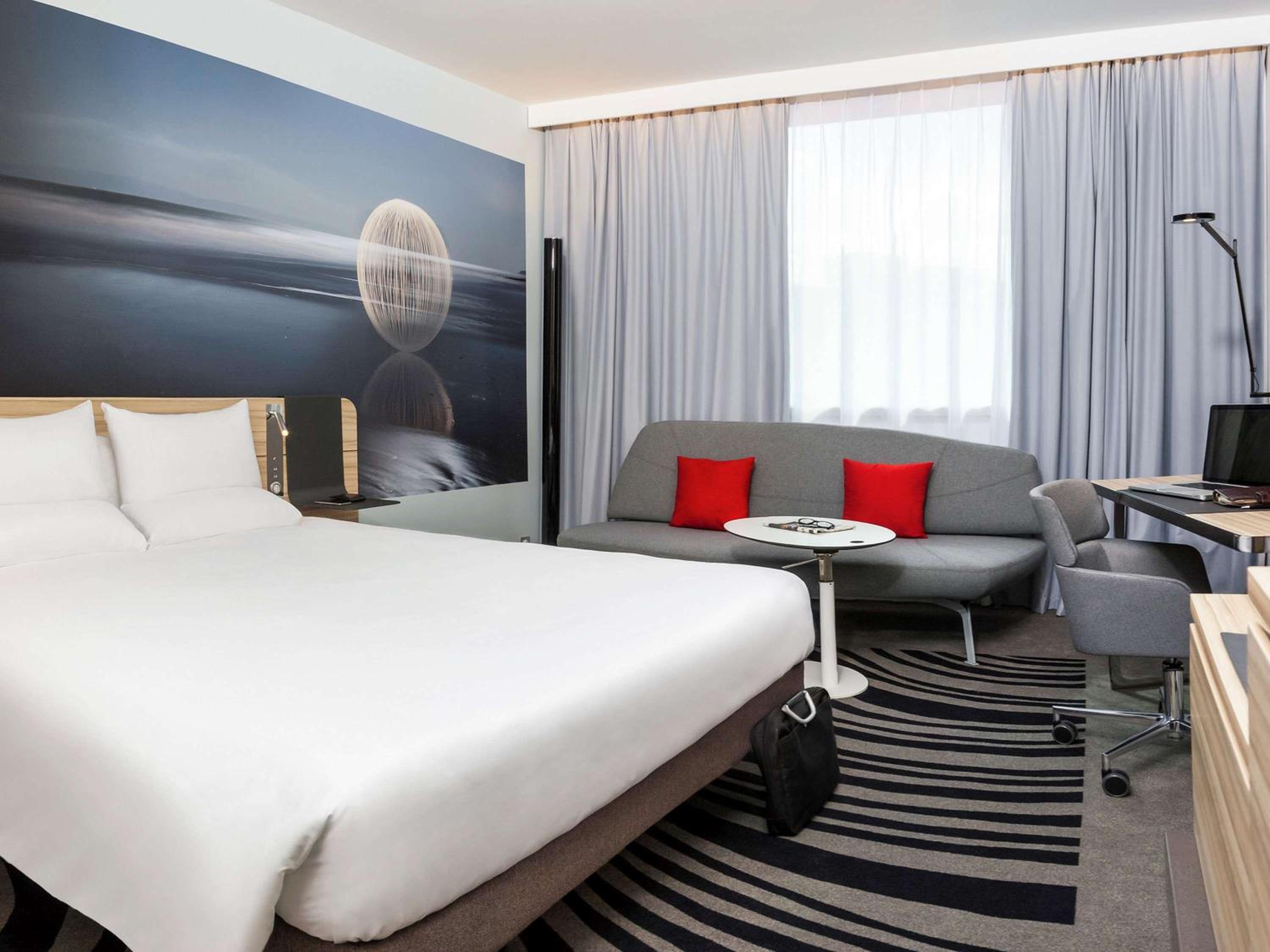 Superior Queen Room with Sofa Bed - Photo 6