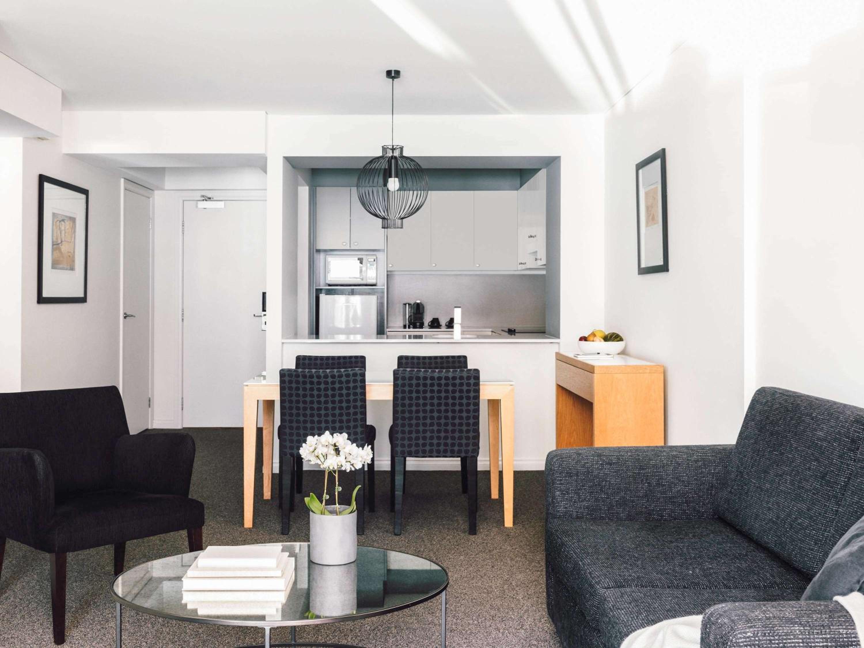 Two-Bedroom Two-Bathroom Deluxe Suite with Balcony and River View - Floors 10-15 photo 1