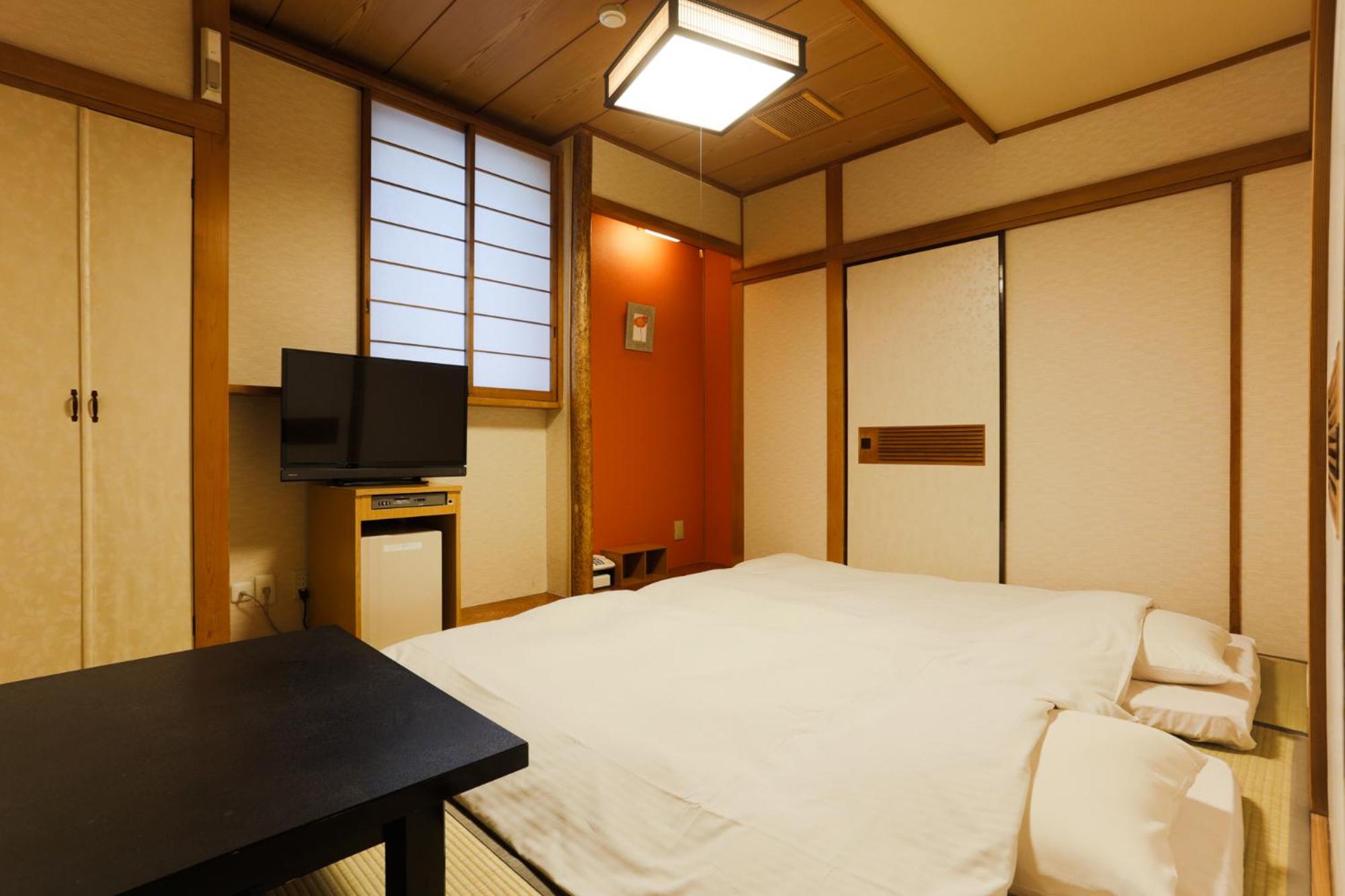 Japanese-Style Twin Room - Non-Smoking photo 2