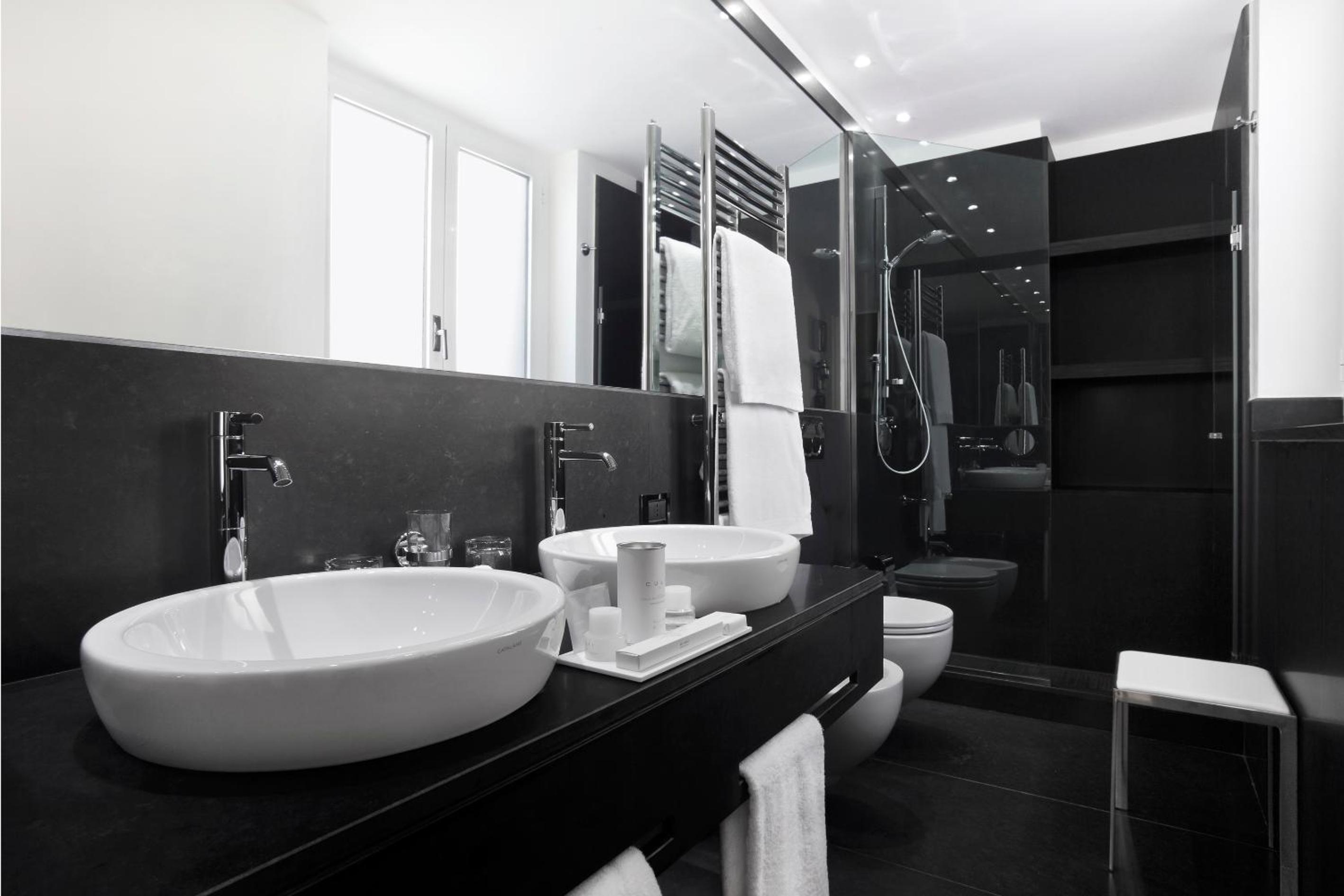 Standard Double Room - Photo 4