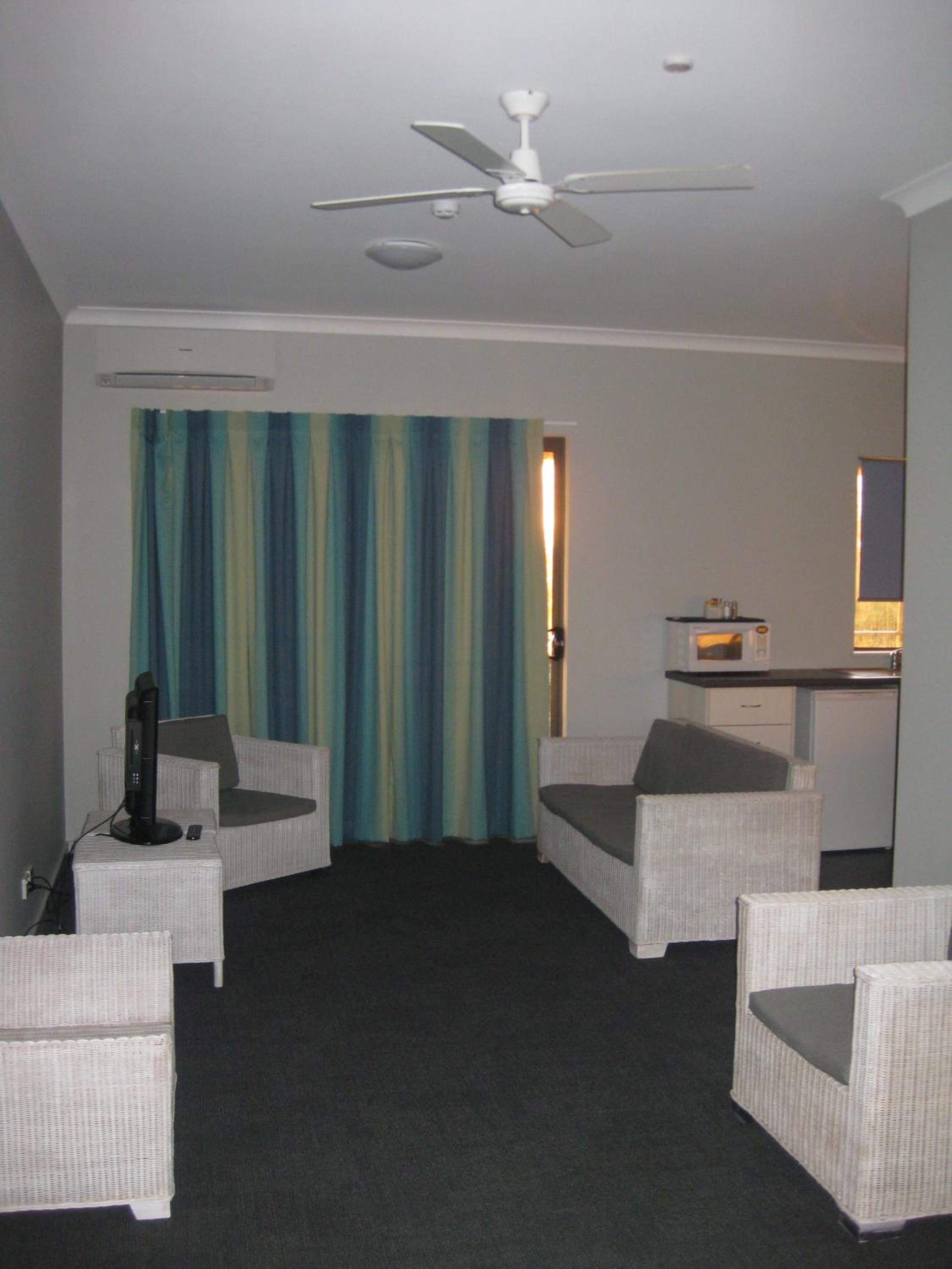 Two-Bedroom Apartment (6 Adults) - Photo 3