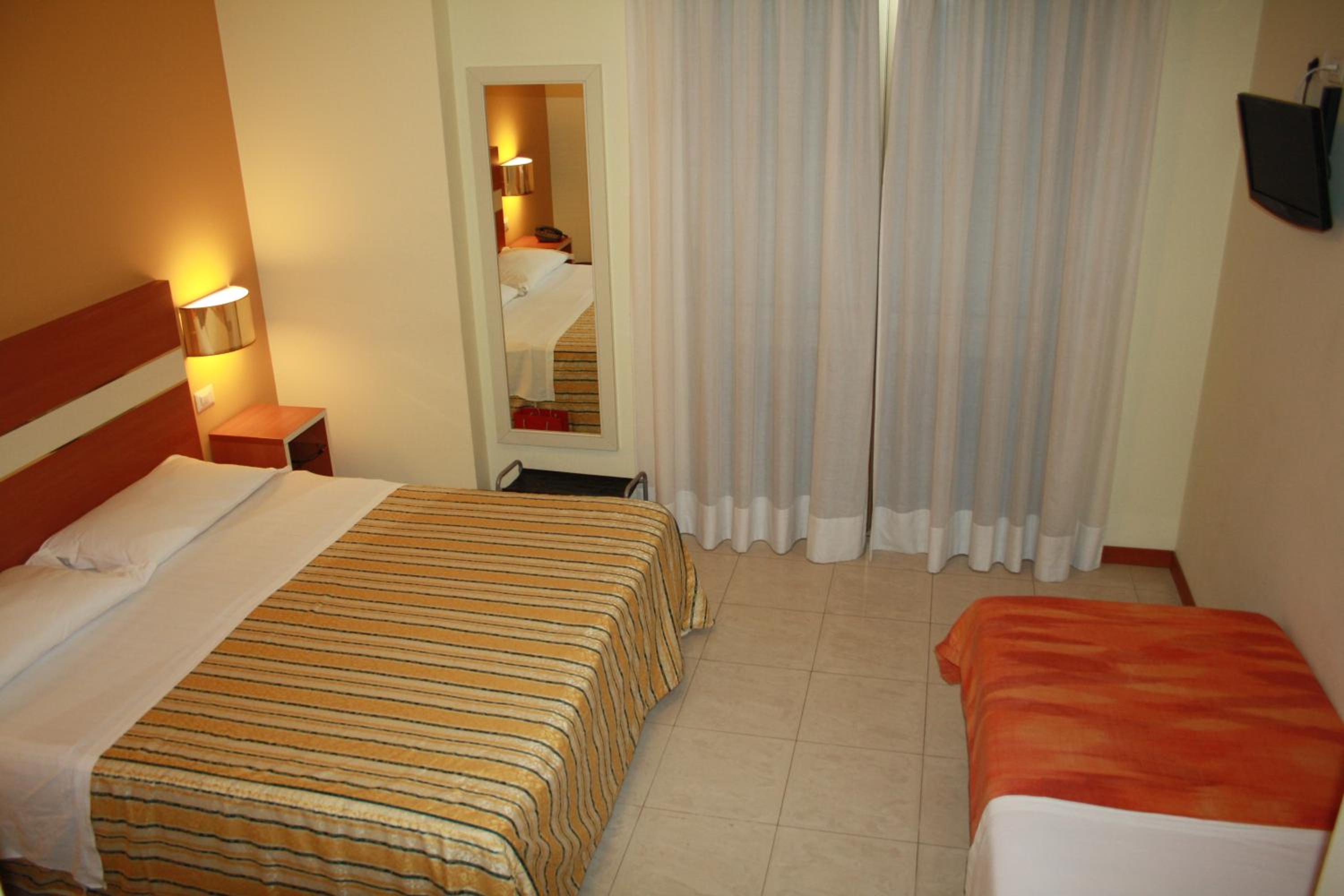 Double or Twin Room with Balcony photo 3