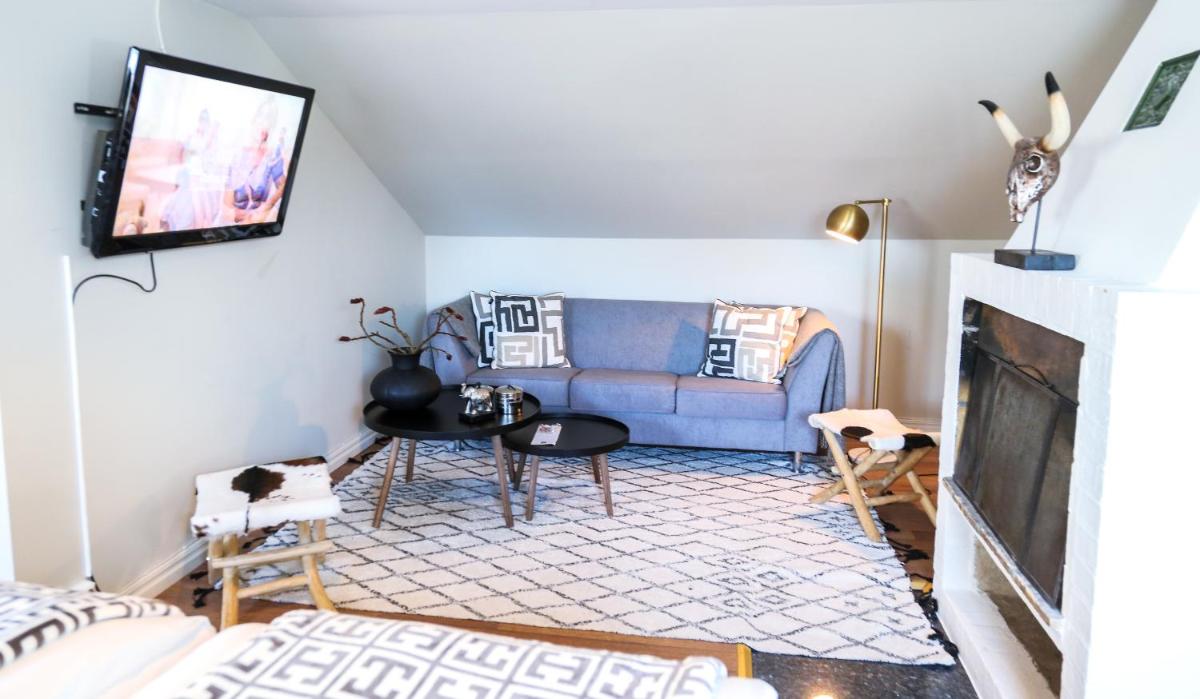 Family Room photo 3