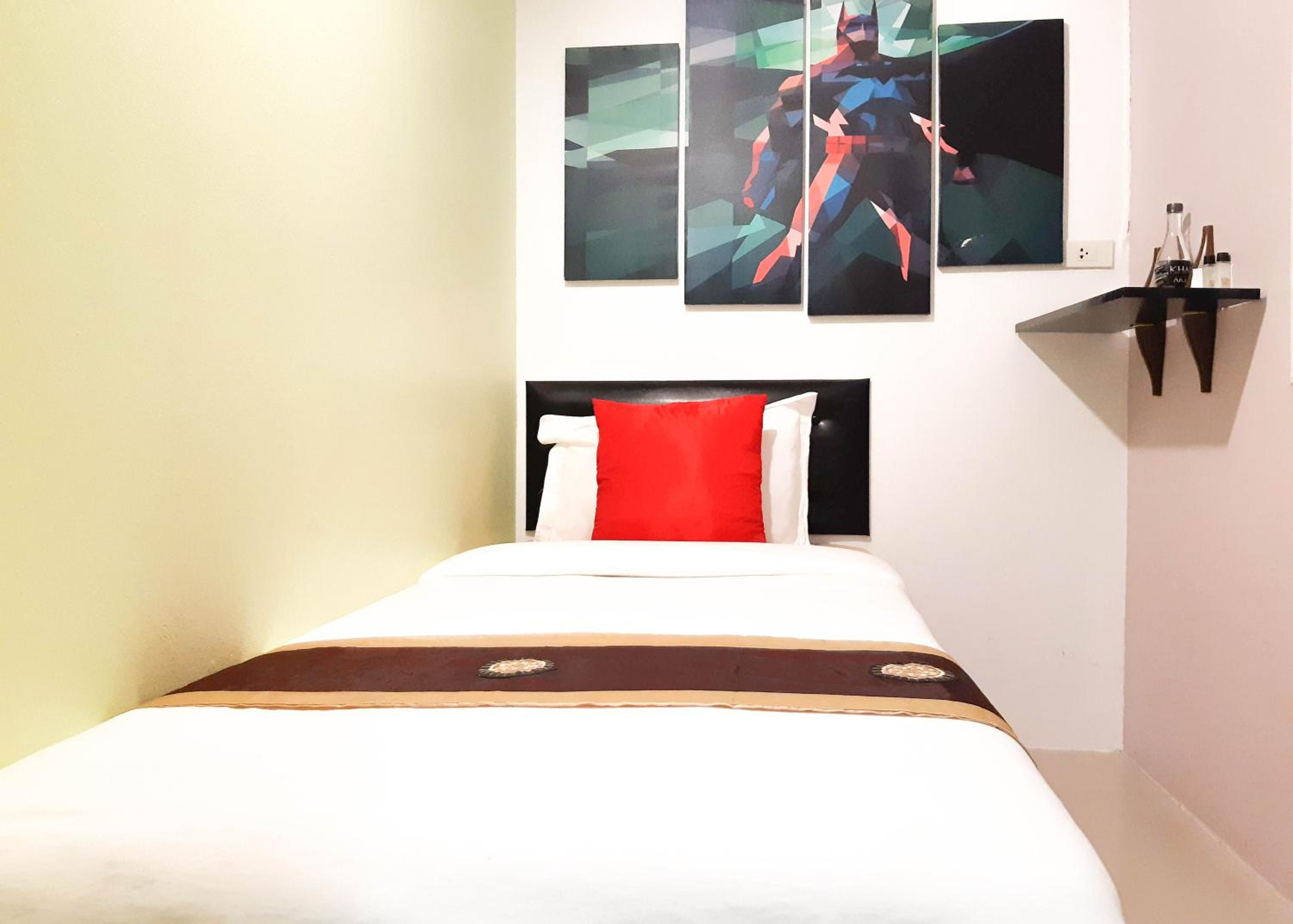 Single Room with Private Bathroom photo 1