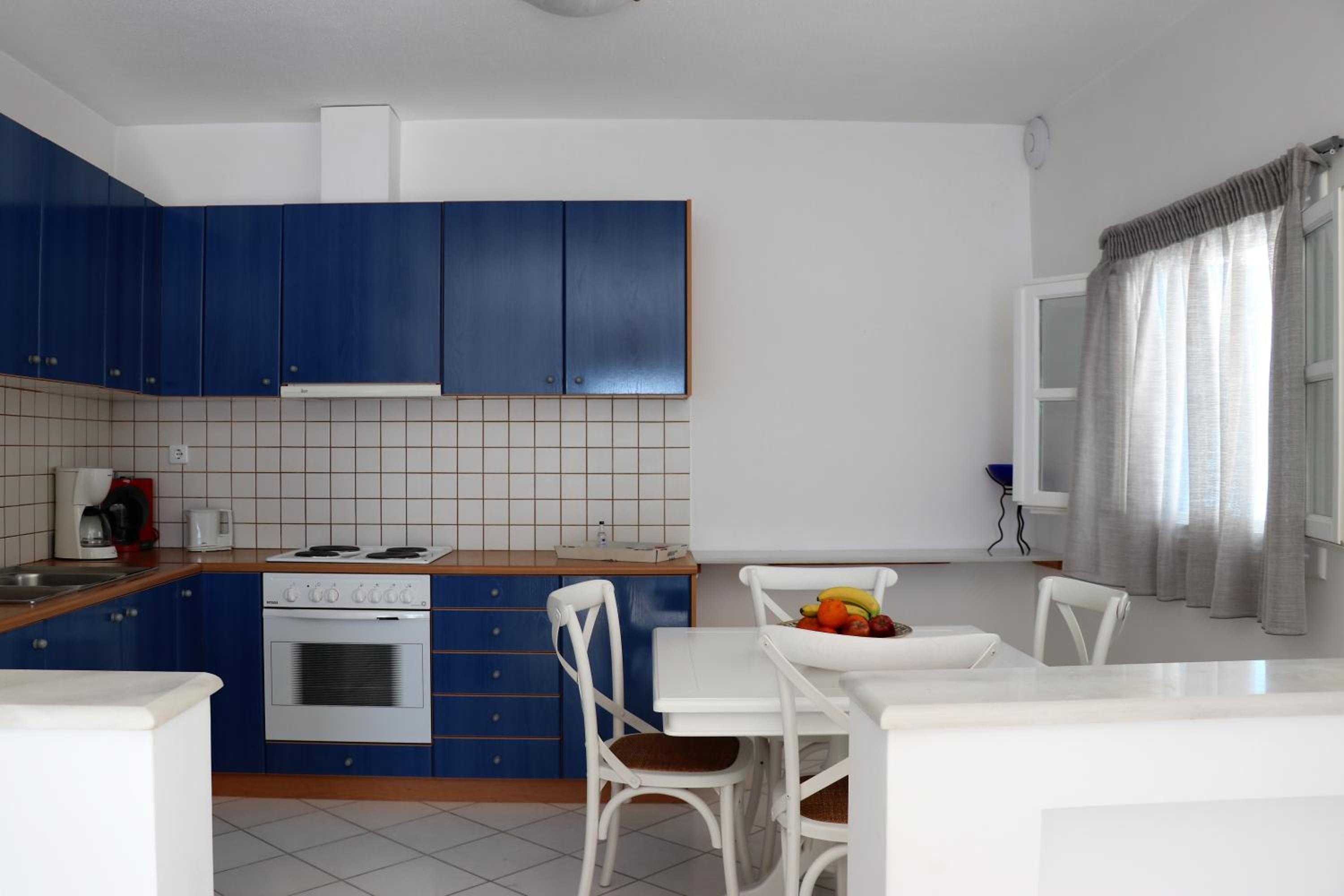 Apartment with Sea View - Photo 10