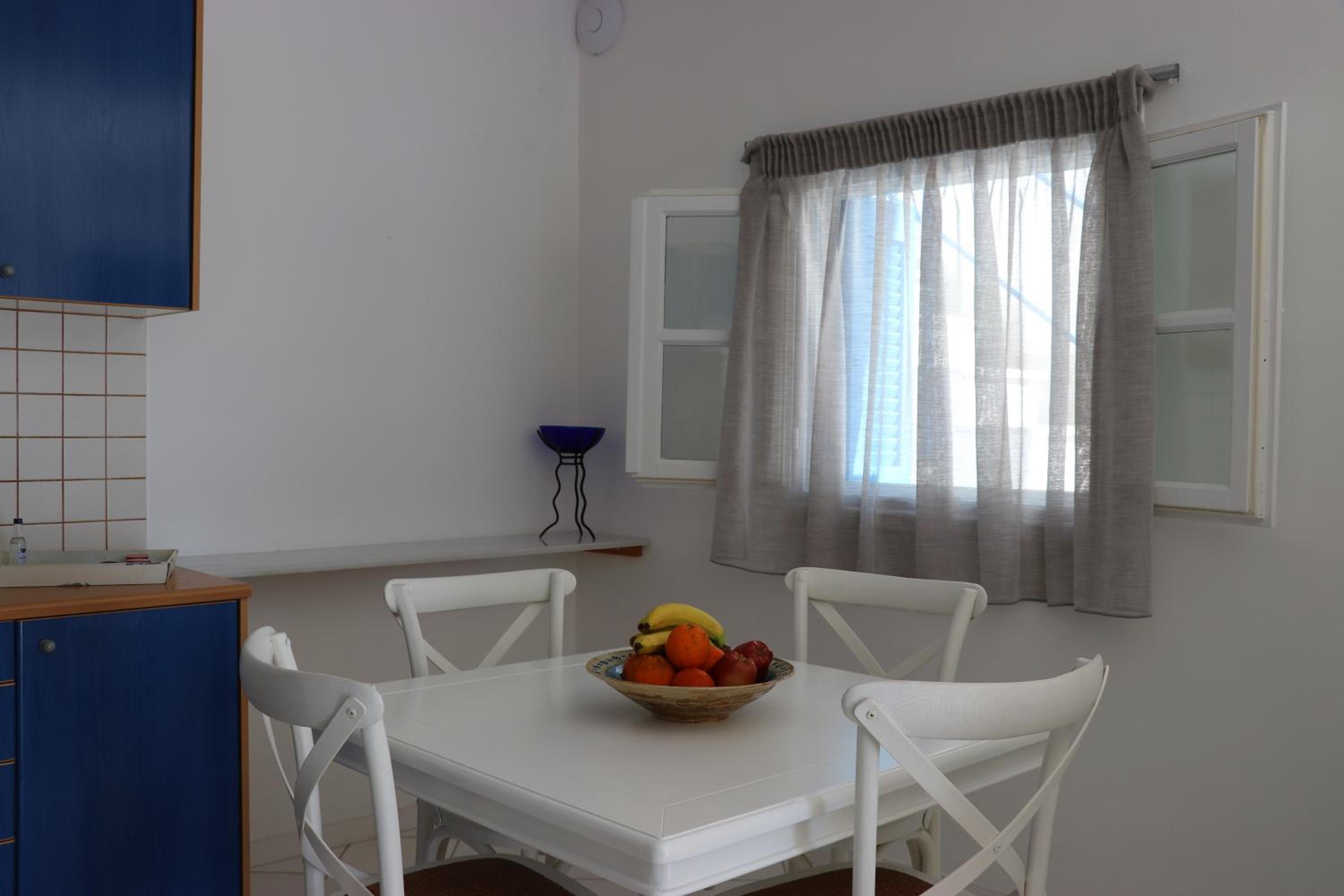 Apartment with Sea View - Photo 11