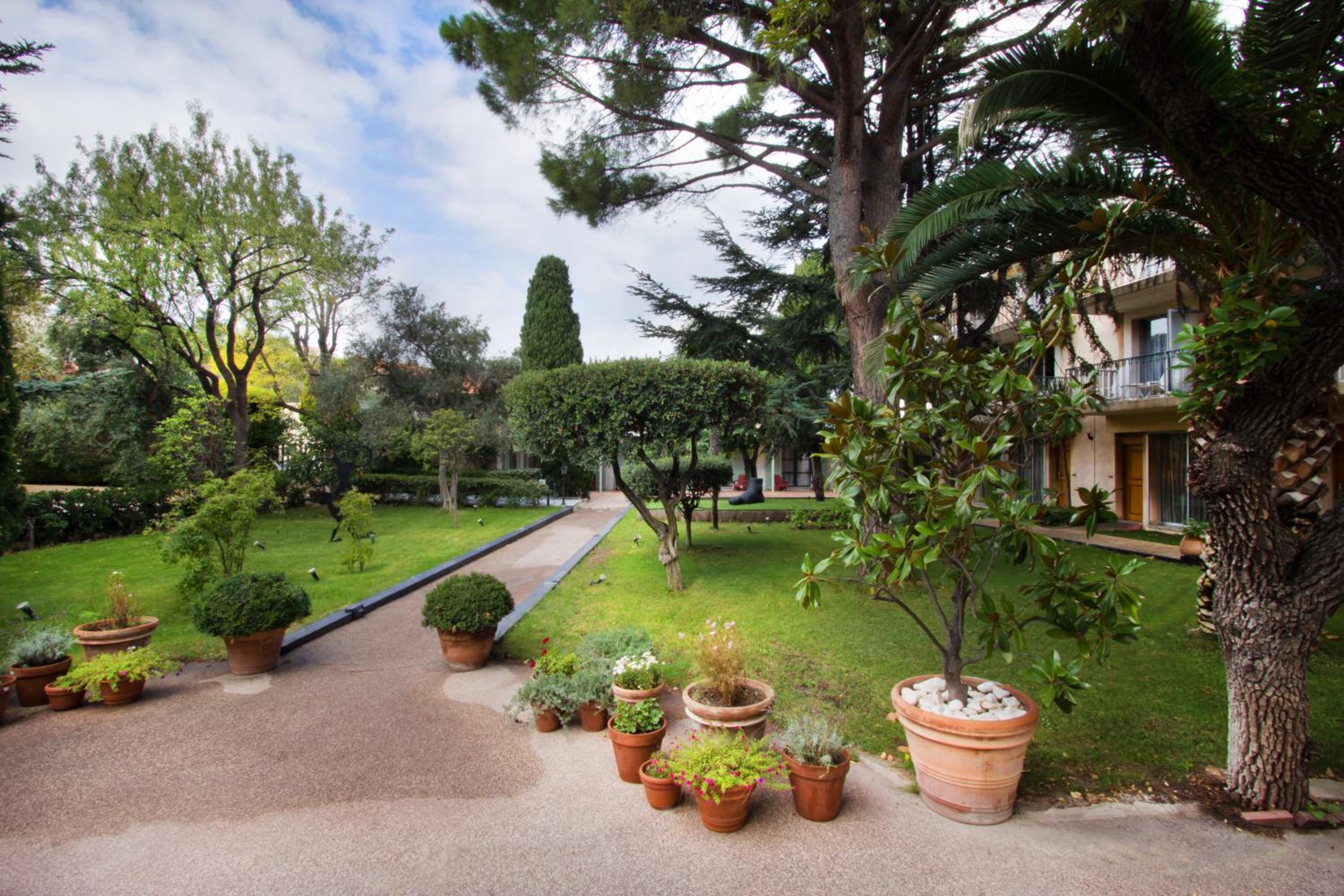 Classic Double Room with Garden View