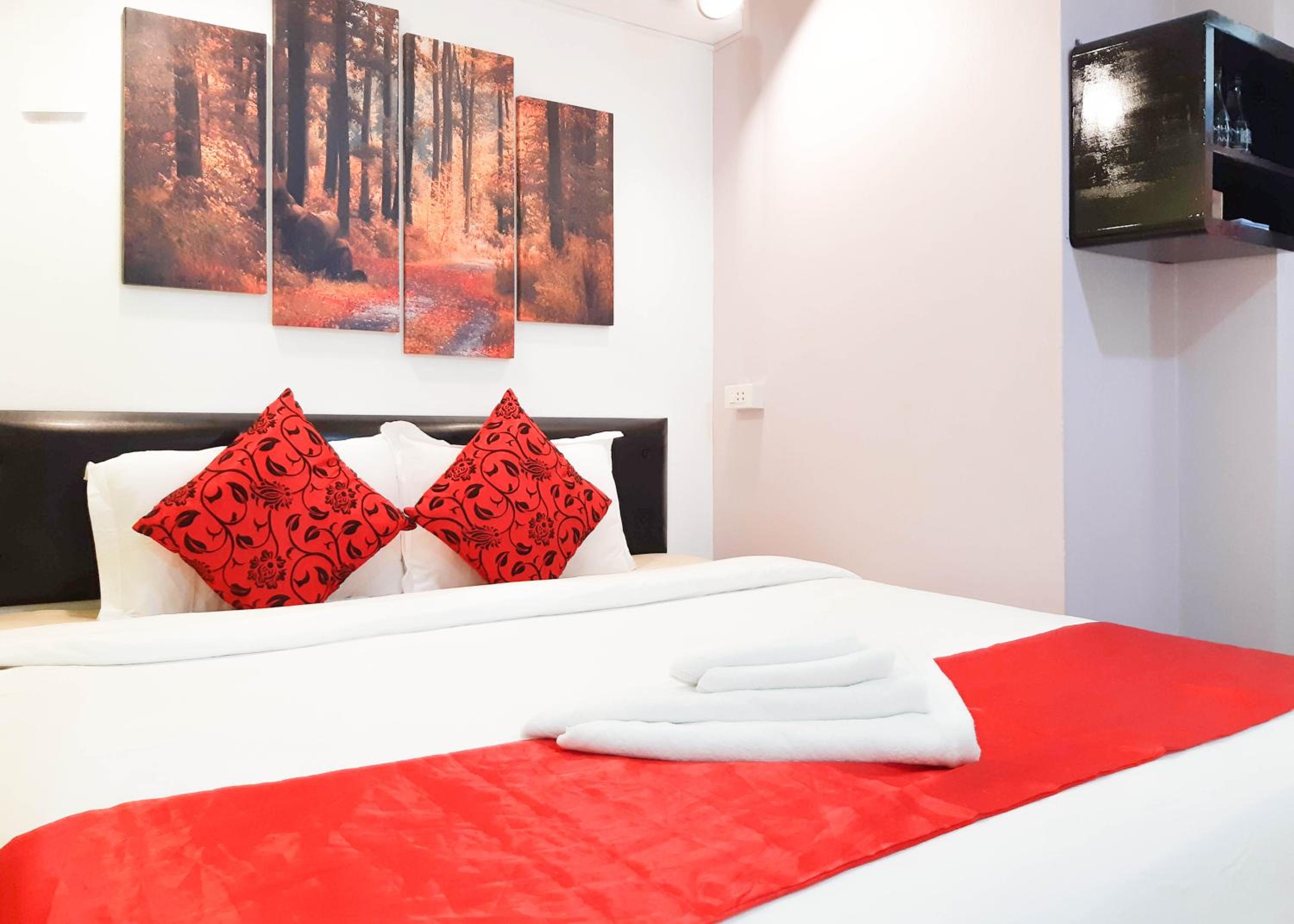 Budget Double or Twin Room (No Window)  photo 1