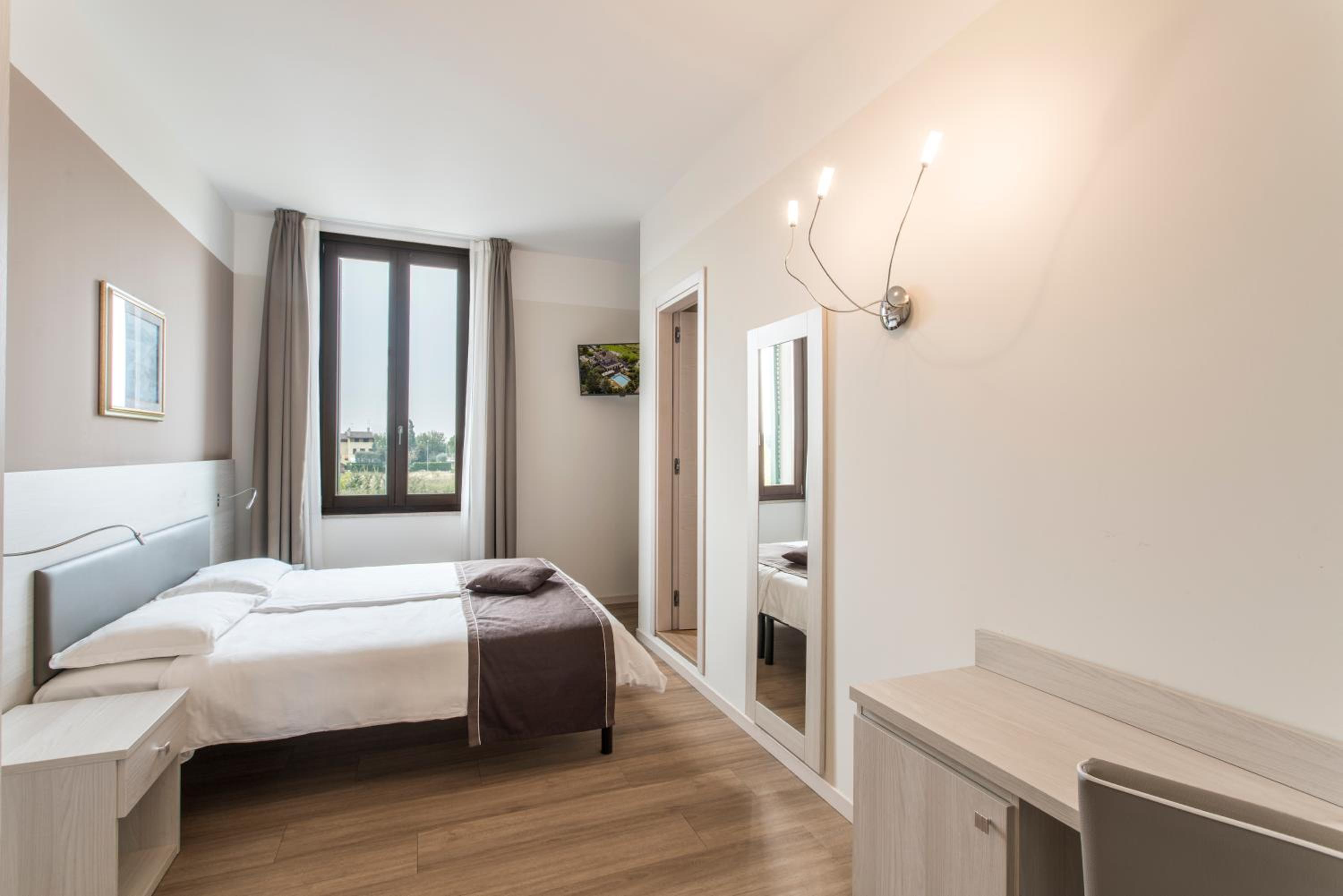 Standard Double or Twin Room - Photo 1