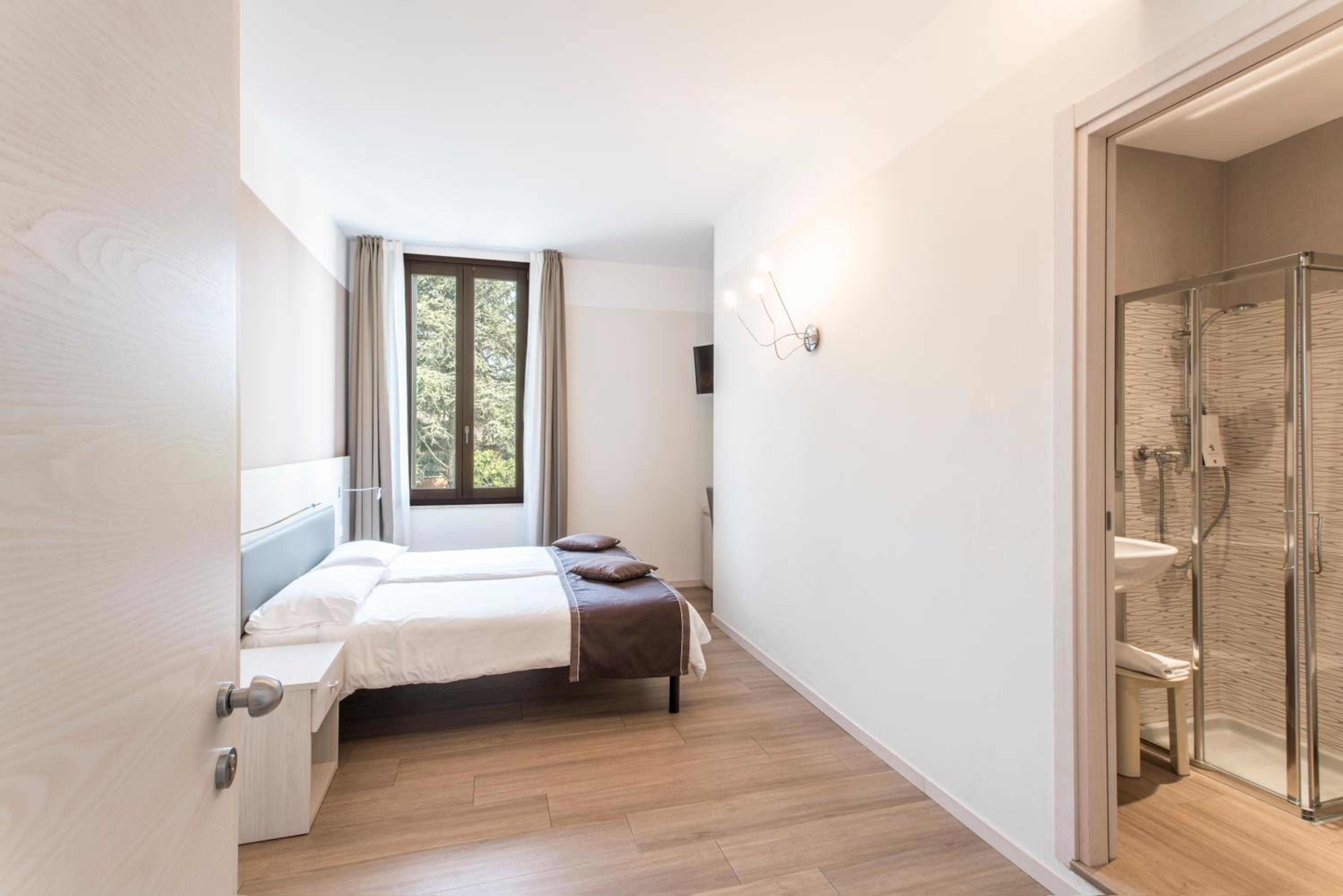Standard Double or Twin Room - Photo 3