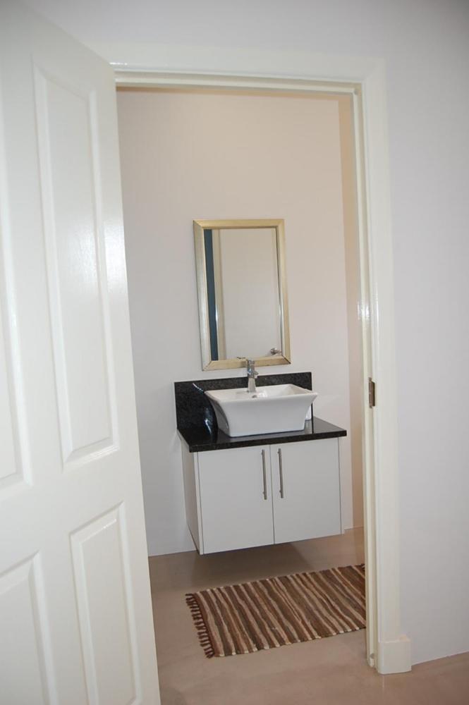Deluxe Queen Suite - Photo 7