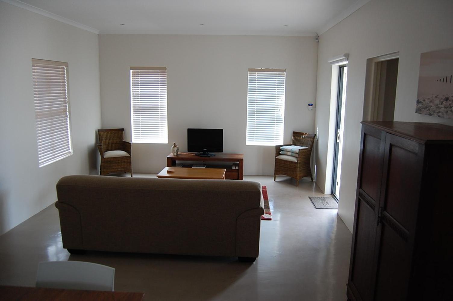 One-Bedroom Apartment - Photo 6