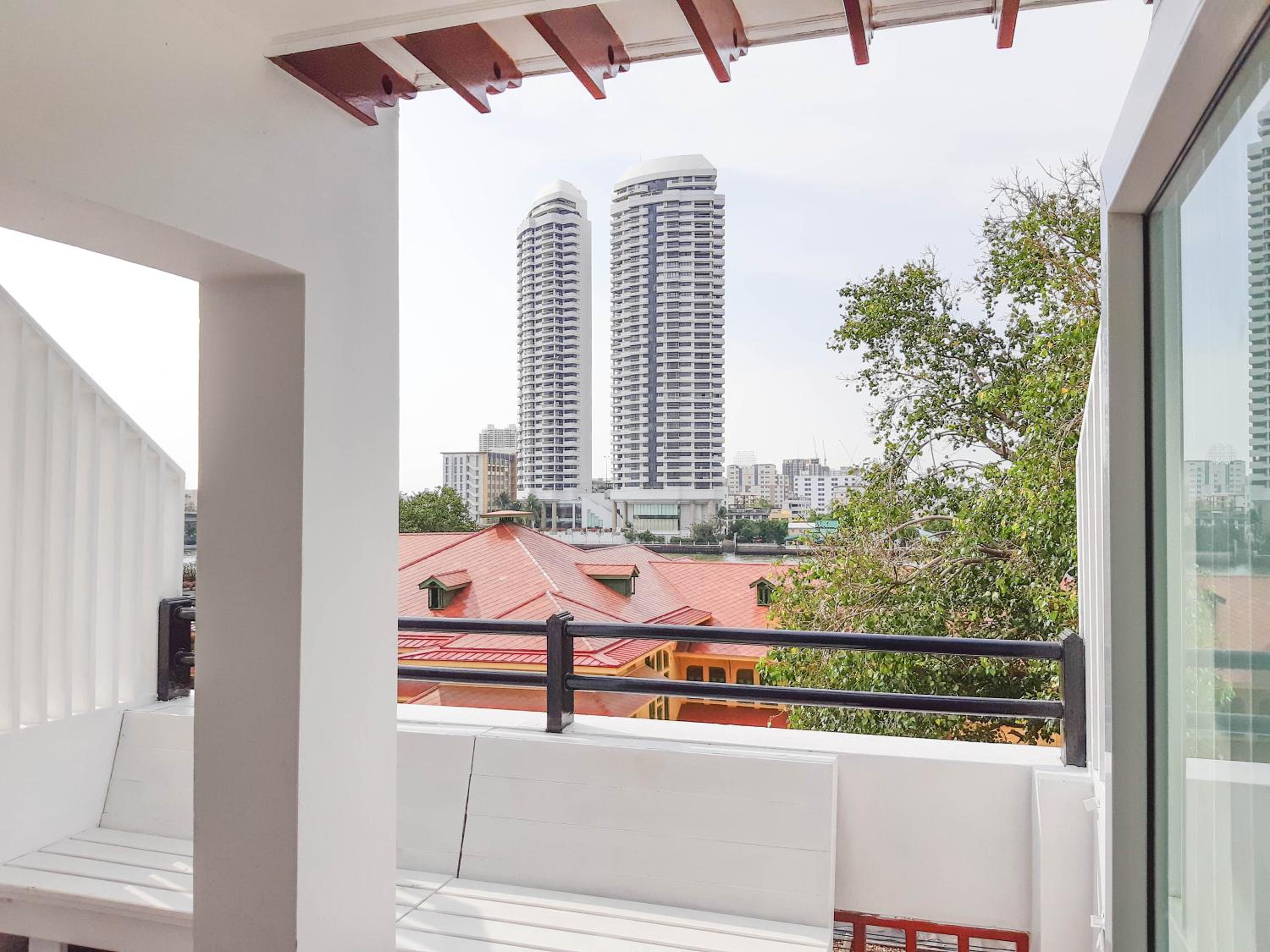 Superior Double or Twin Room with Balcony thumbnail 6