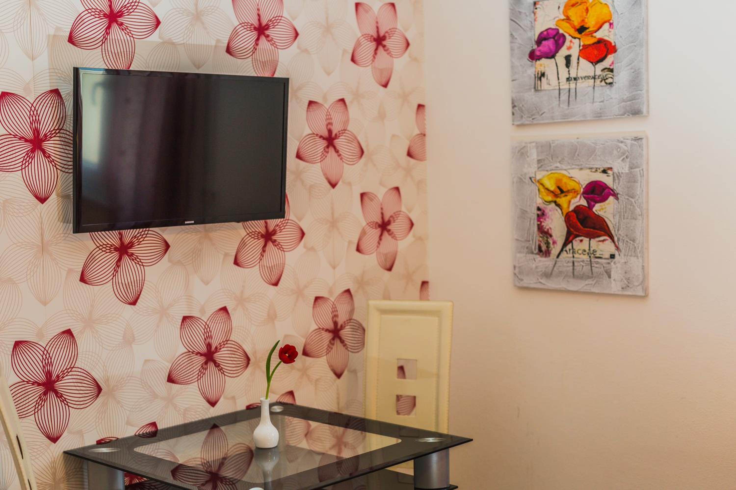 Apartment - Photo 8