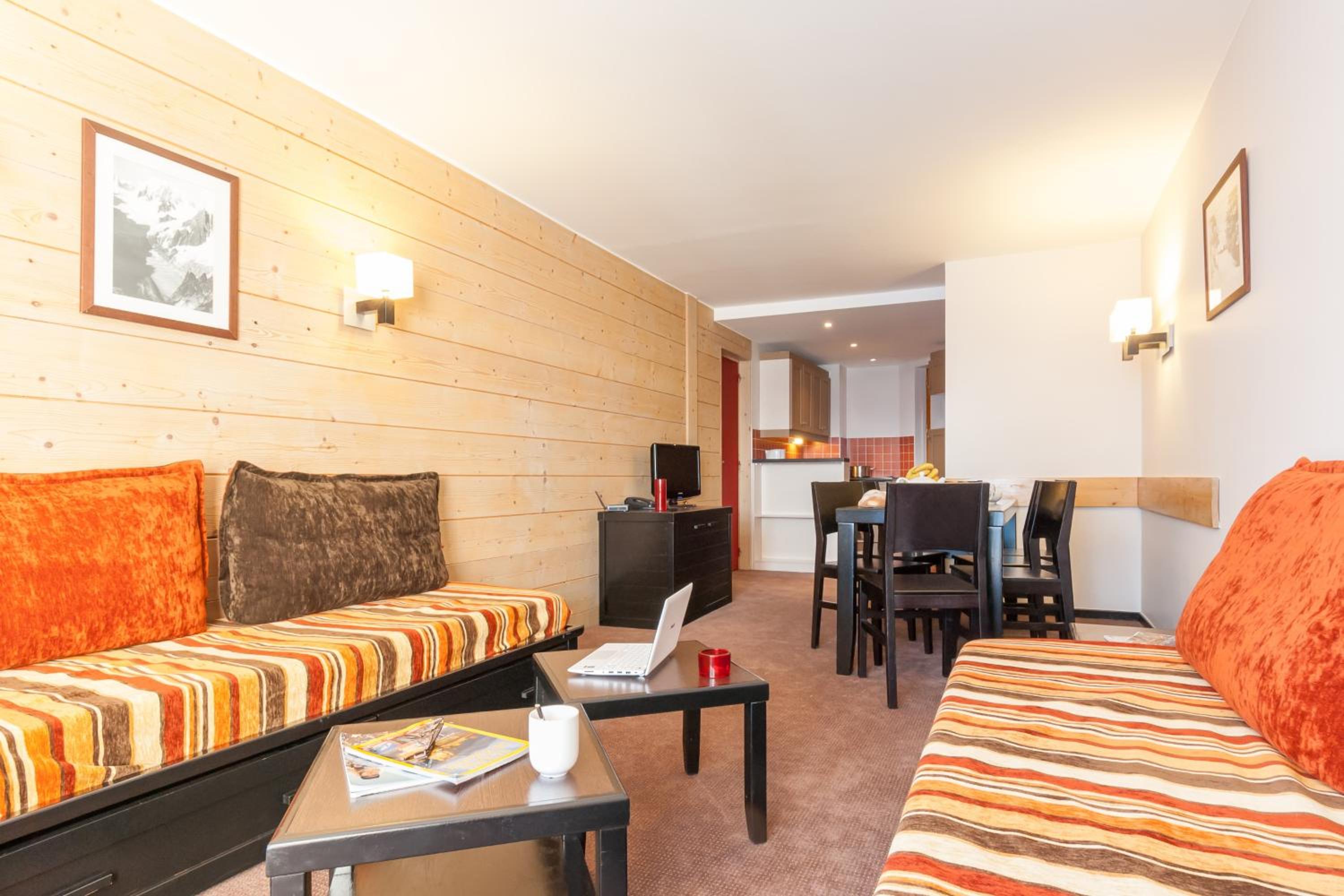 Superior Two-Bedroom Apartment (6 People)