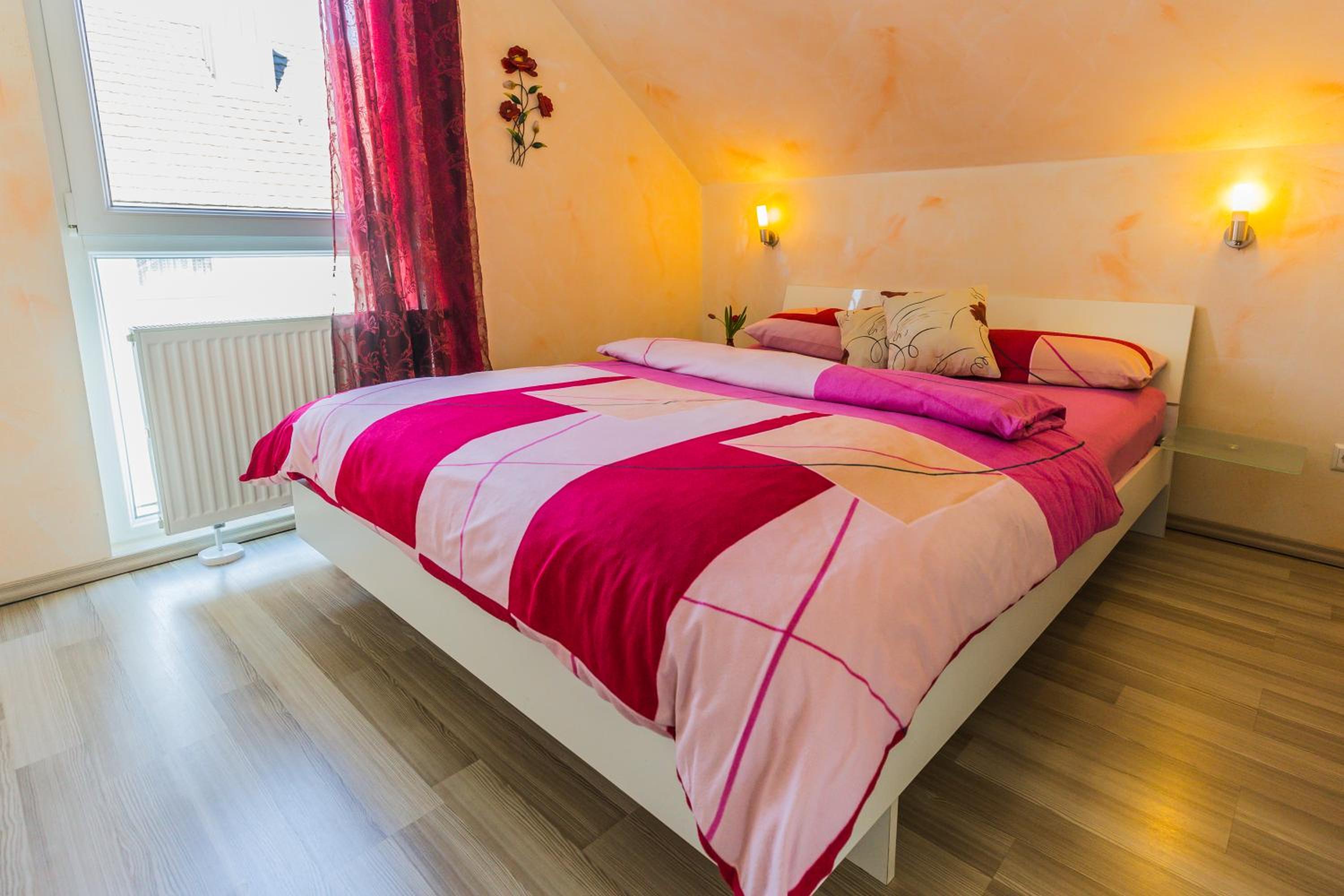 Double Room - Photo 10