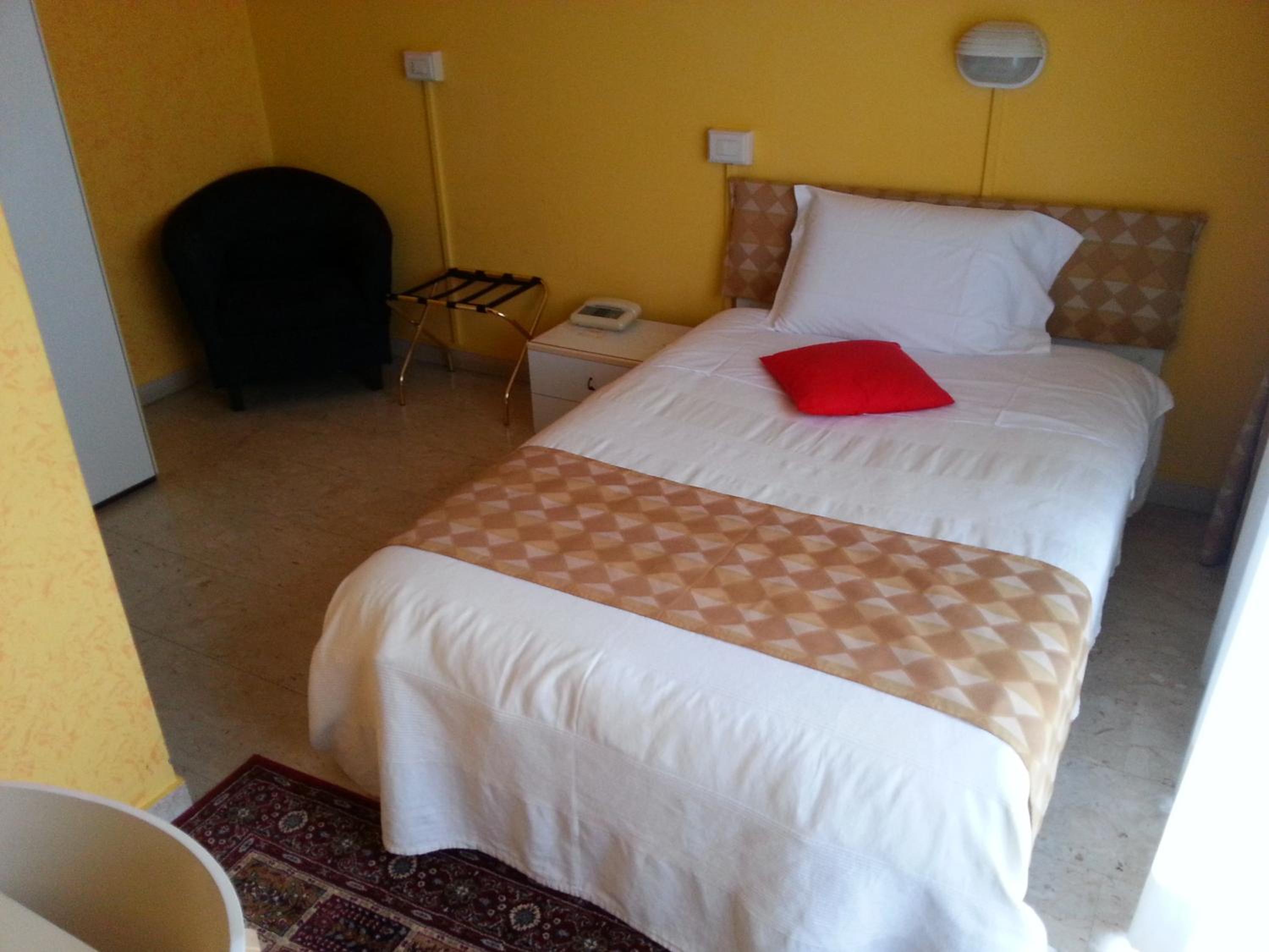 Single Room photo 2