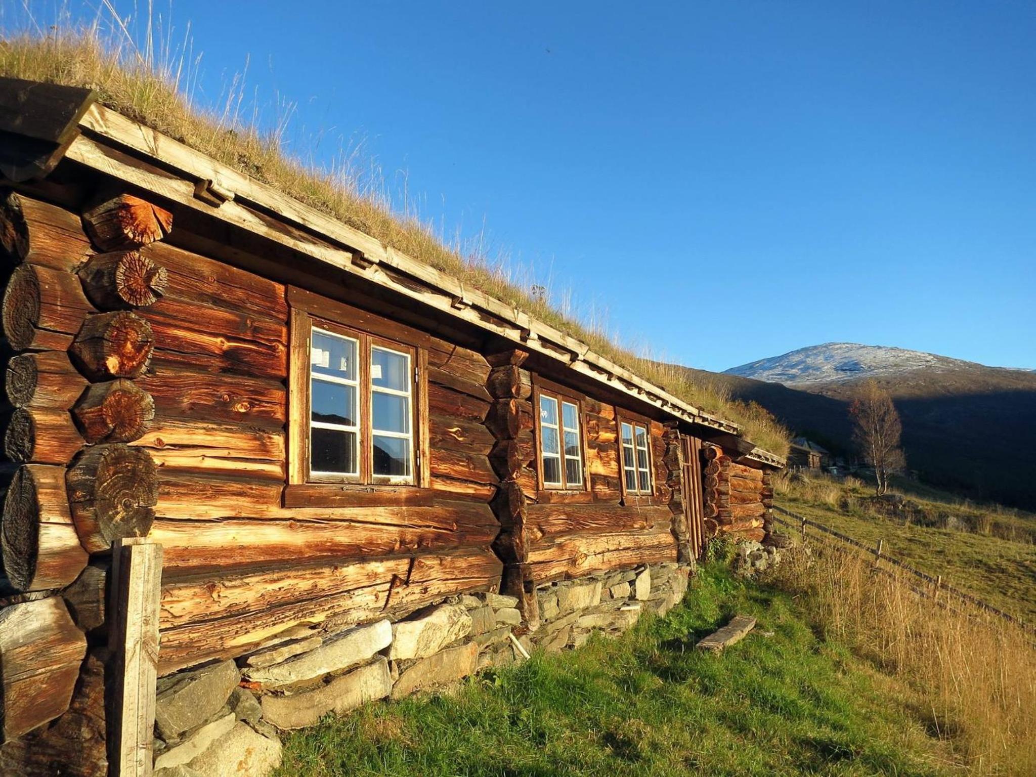 Cottage with Mountain View photo 2