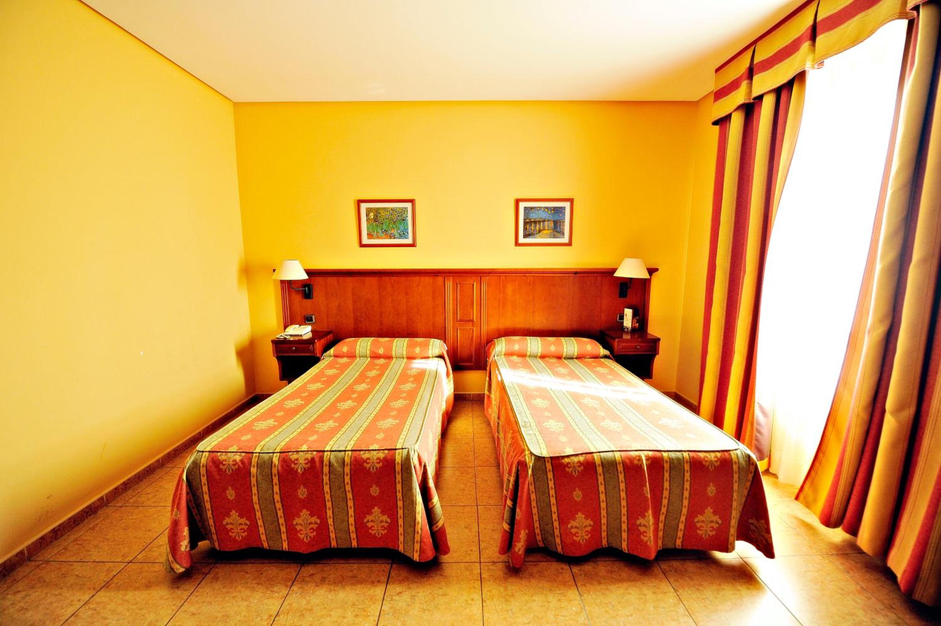 Double or Twin Room photo 3
