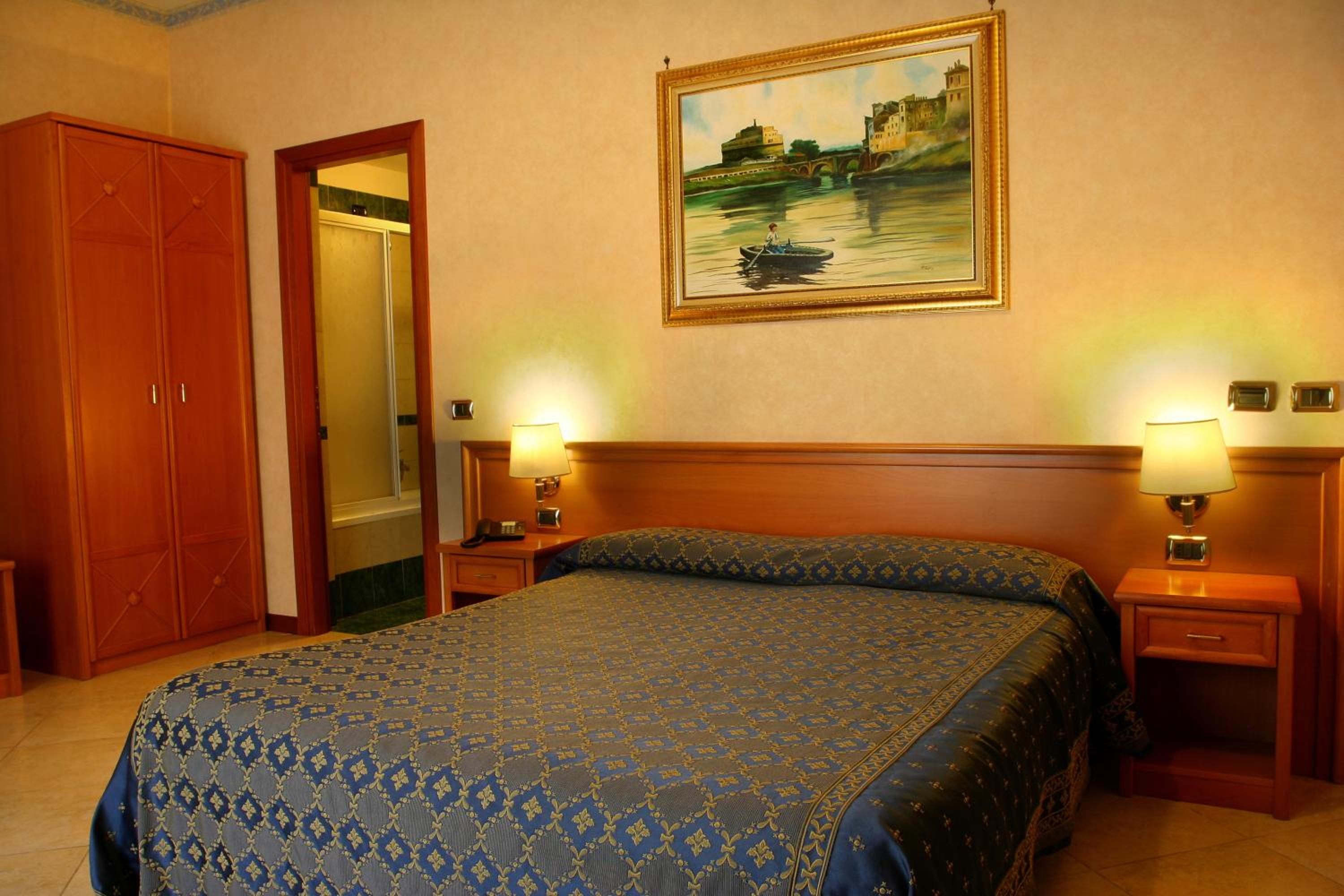 Double Room - Photo 11