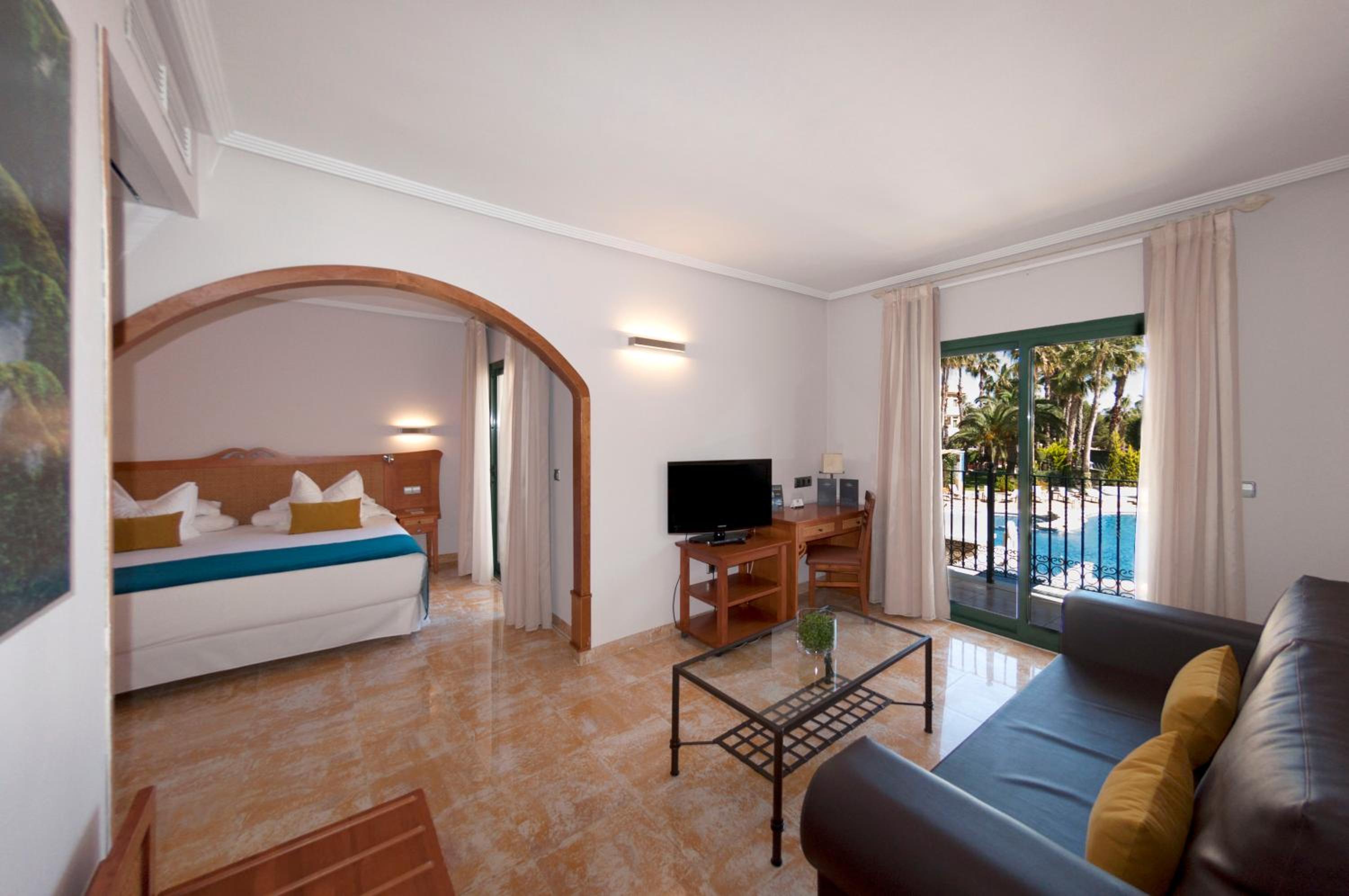 Junior Suite with Pool View - Photo 1