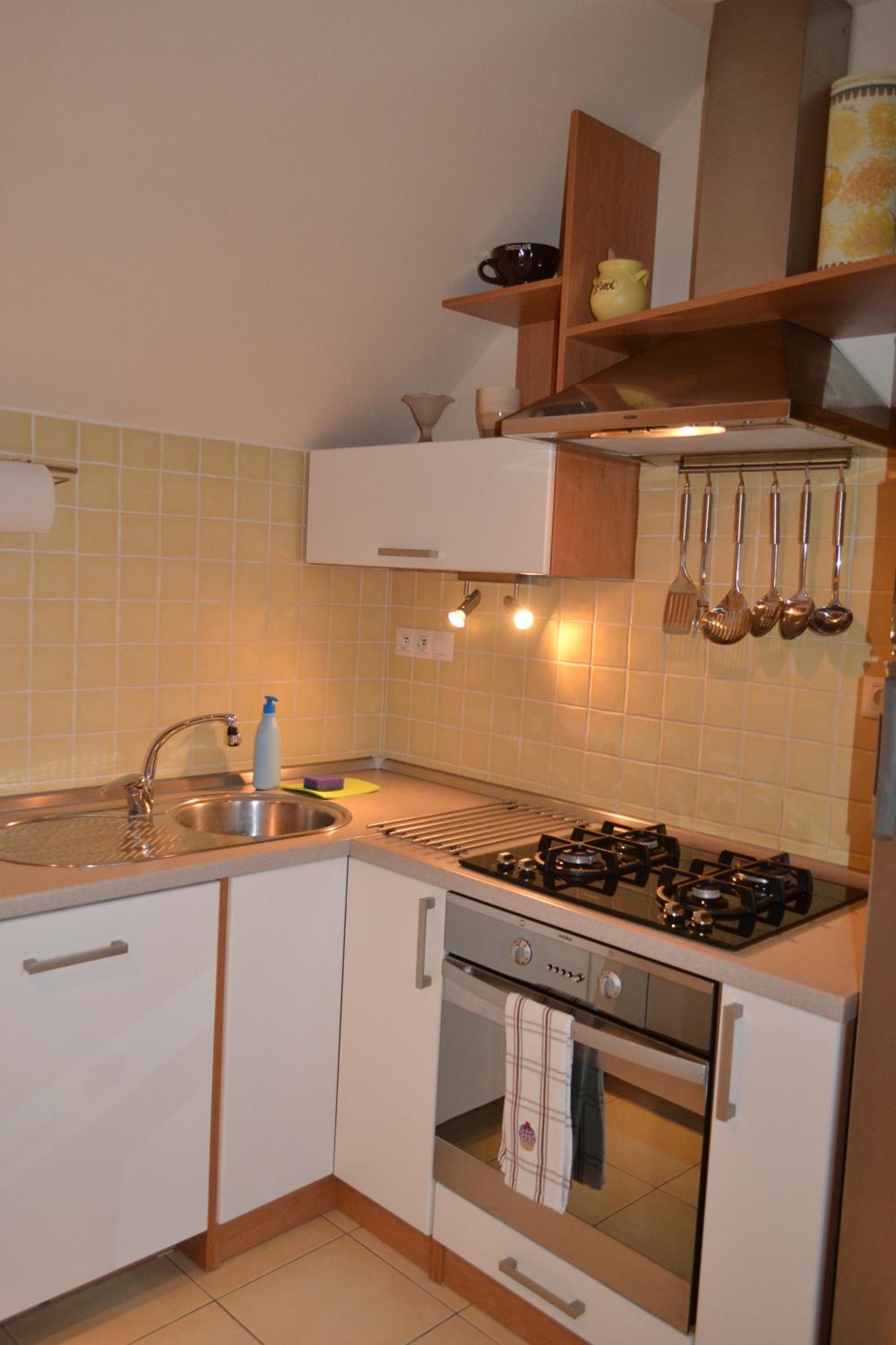 Apartment with Terrace - Photo 23