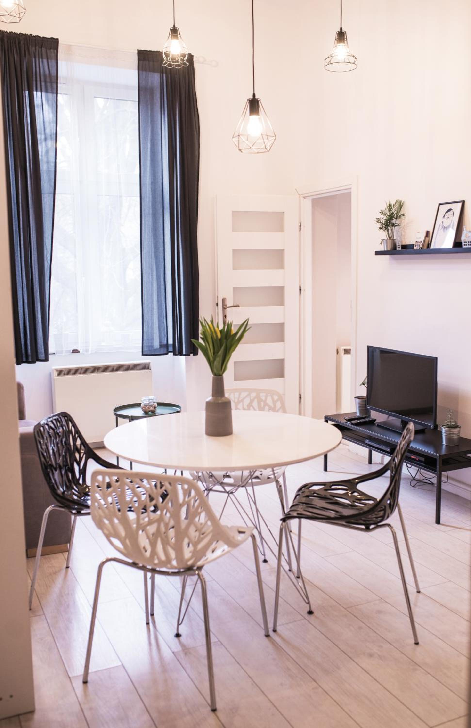 One-Bedroom Apartment - Photo 11