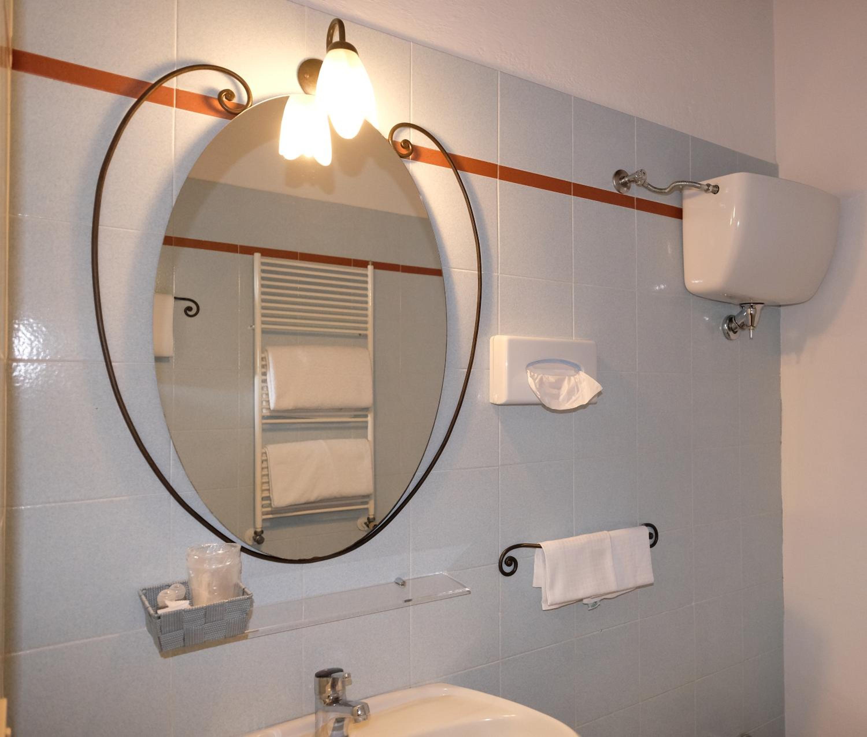 Family Room with Private Bathroom - Photo 12