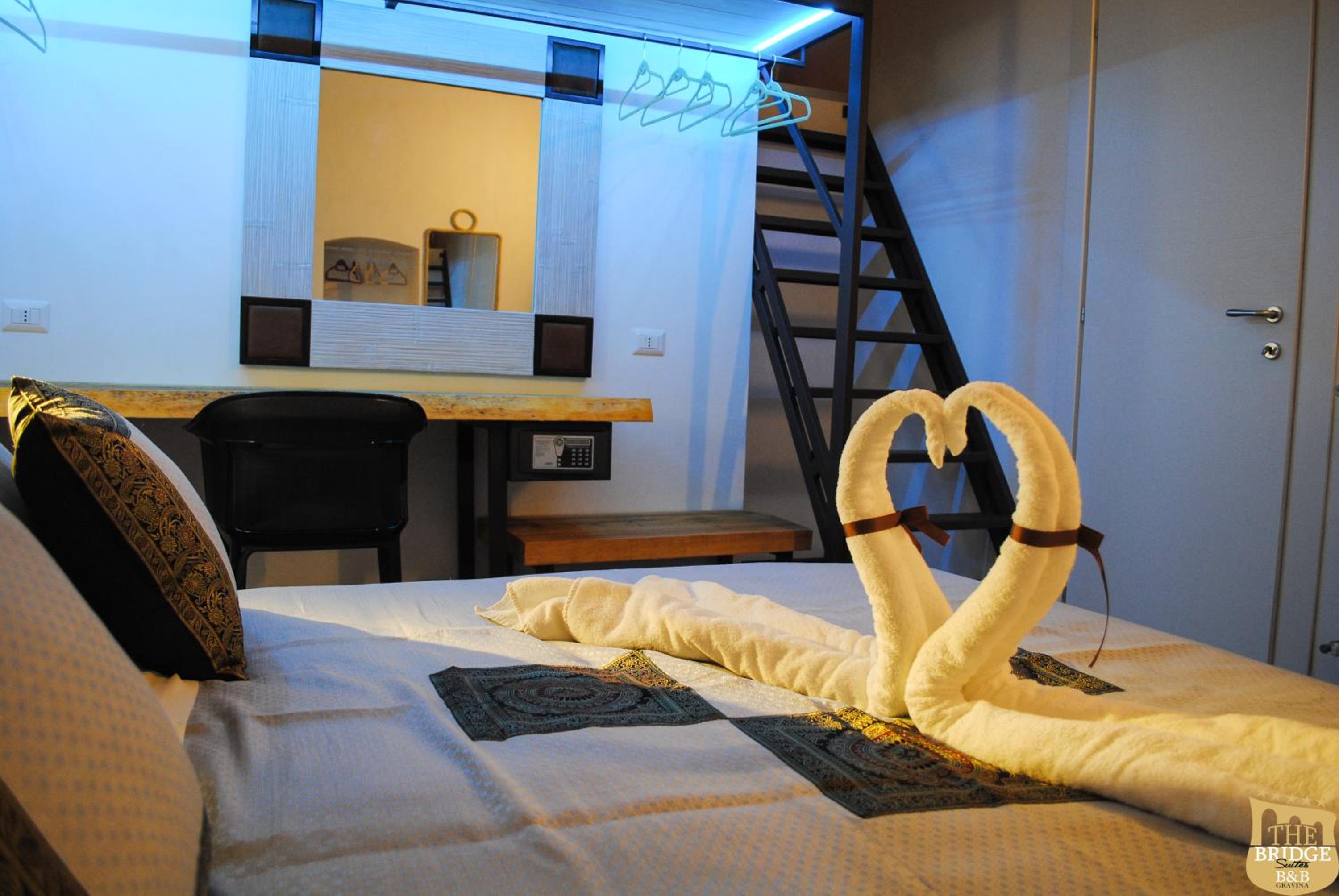 Junior Suite with Balcony - Photo 12