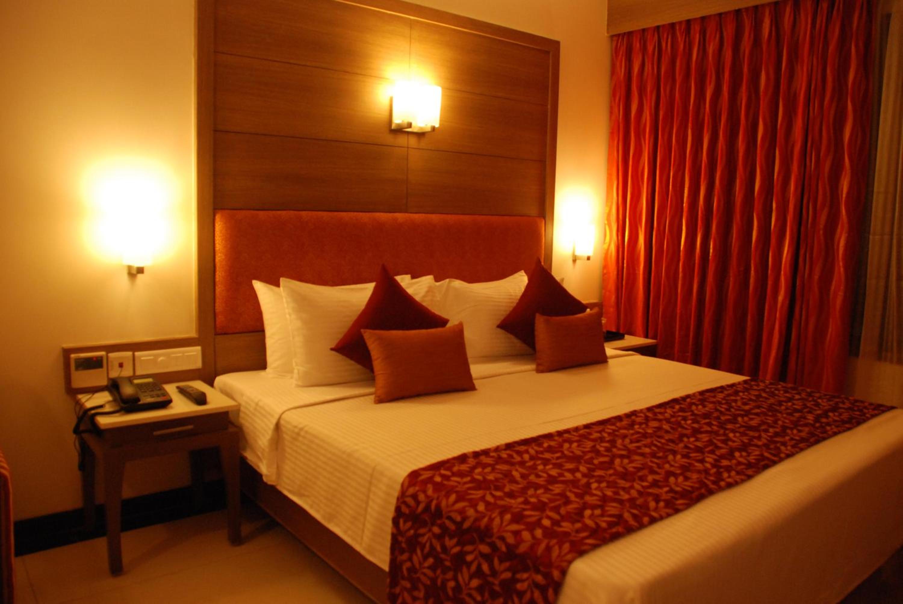 Deluxe Double Room (2 Adults + 1 Child) - Photo 1