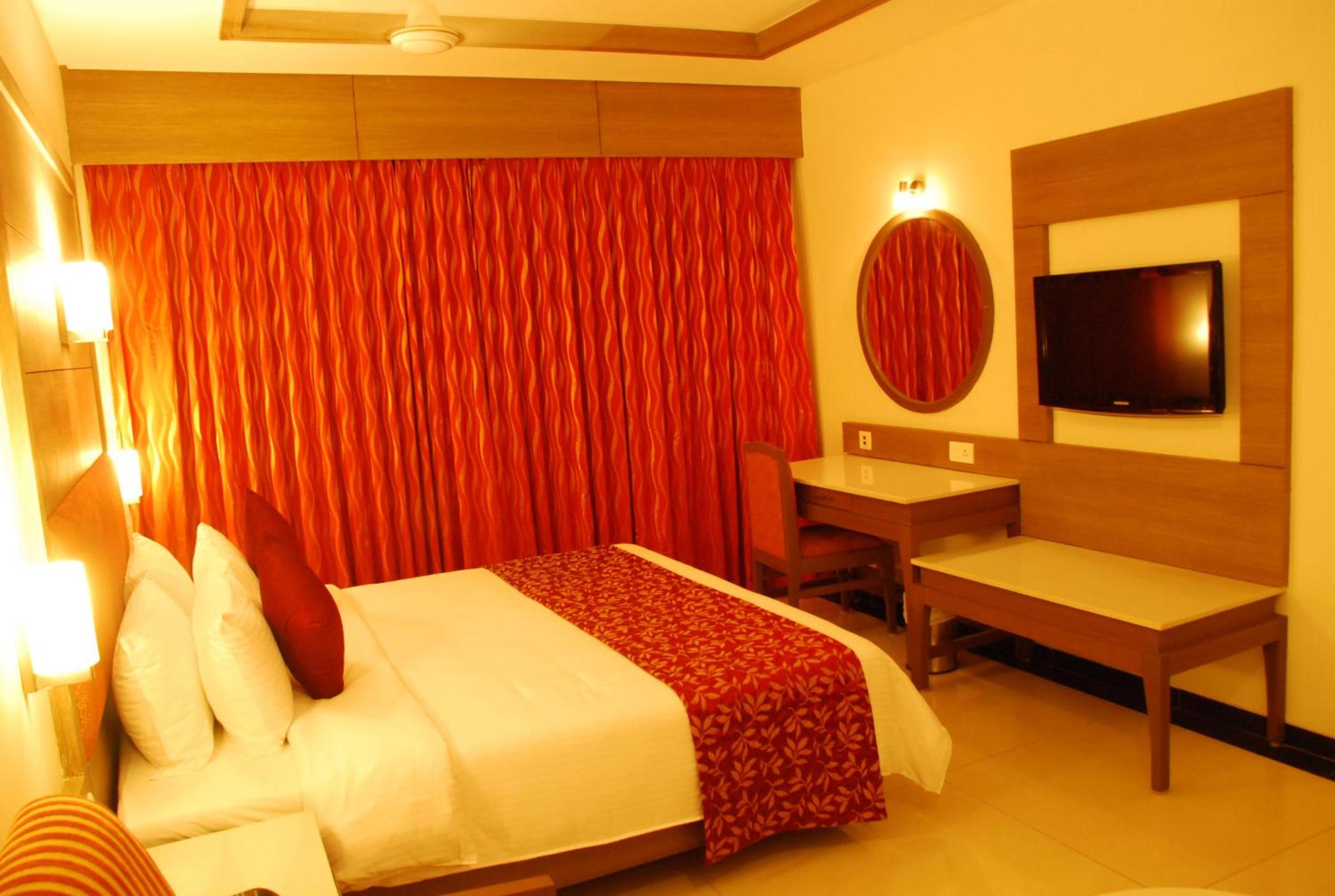 Deluxe Double Room (2 Adults + 1 Child) - Photo 3