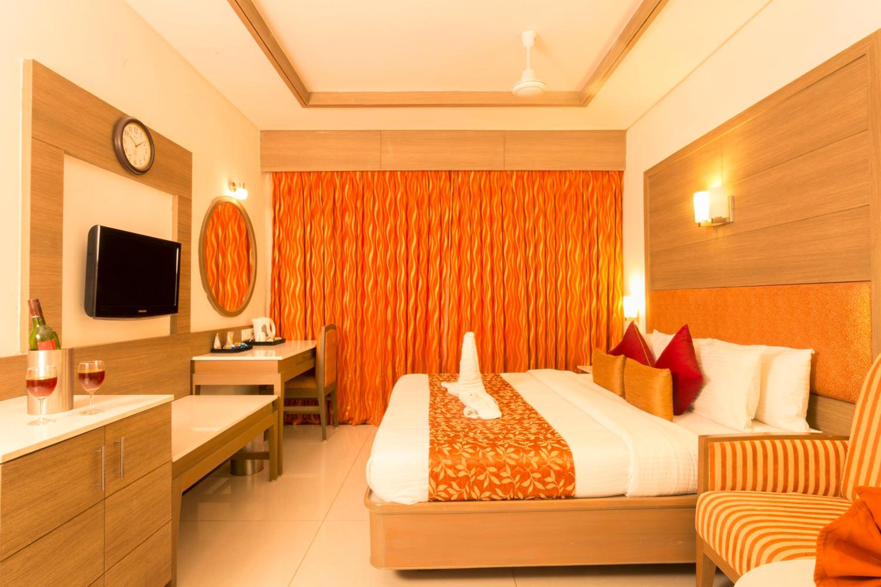 Deluxe Double Room (2 Adults + 1 Child) - Photo 4