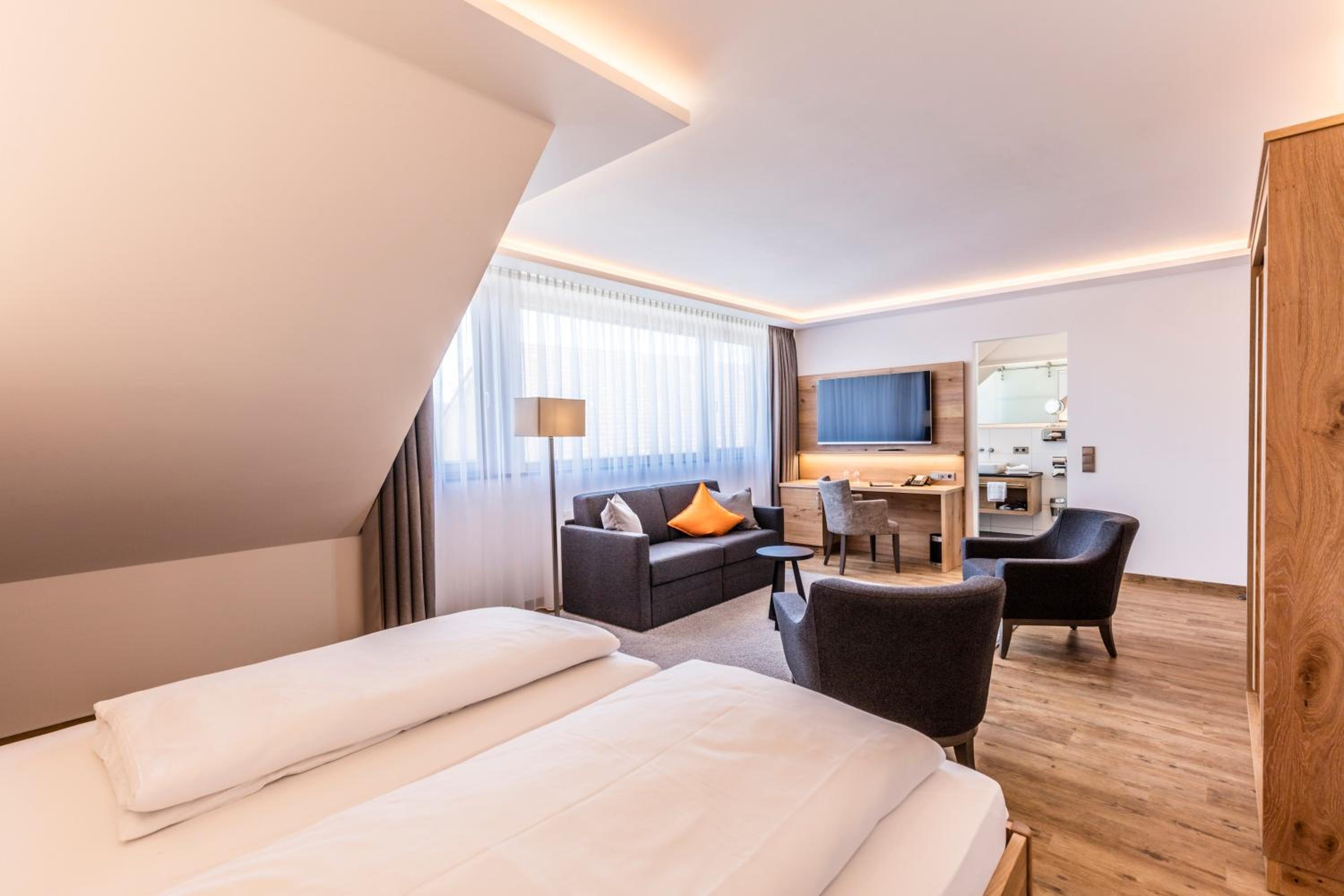 Junior Suite (with Air Conditioning) photo 3