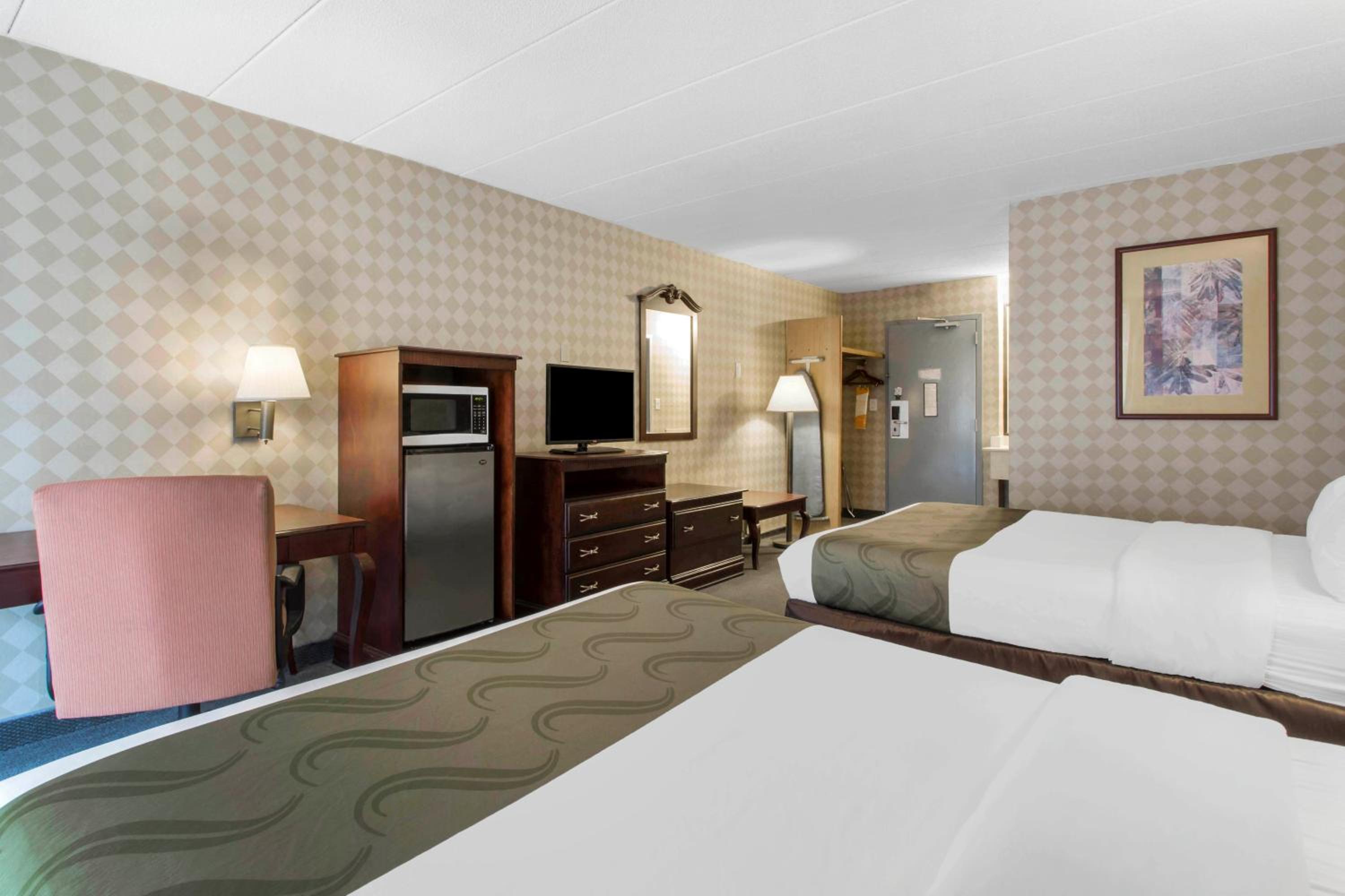 Queen Room with Two Queen Beds - Non Smoking/Pet Friendly photo 1
