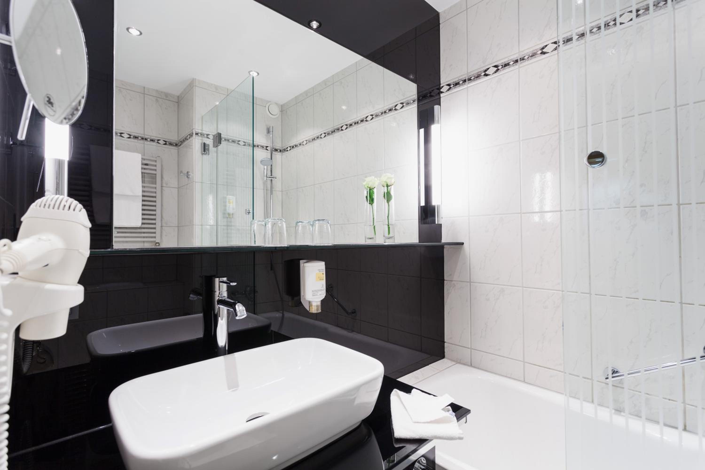 Standard Double Room - Photo 3