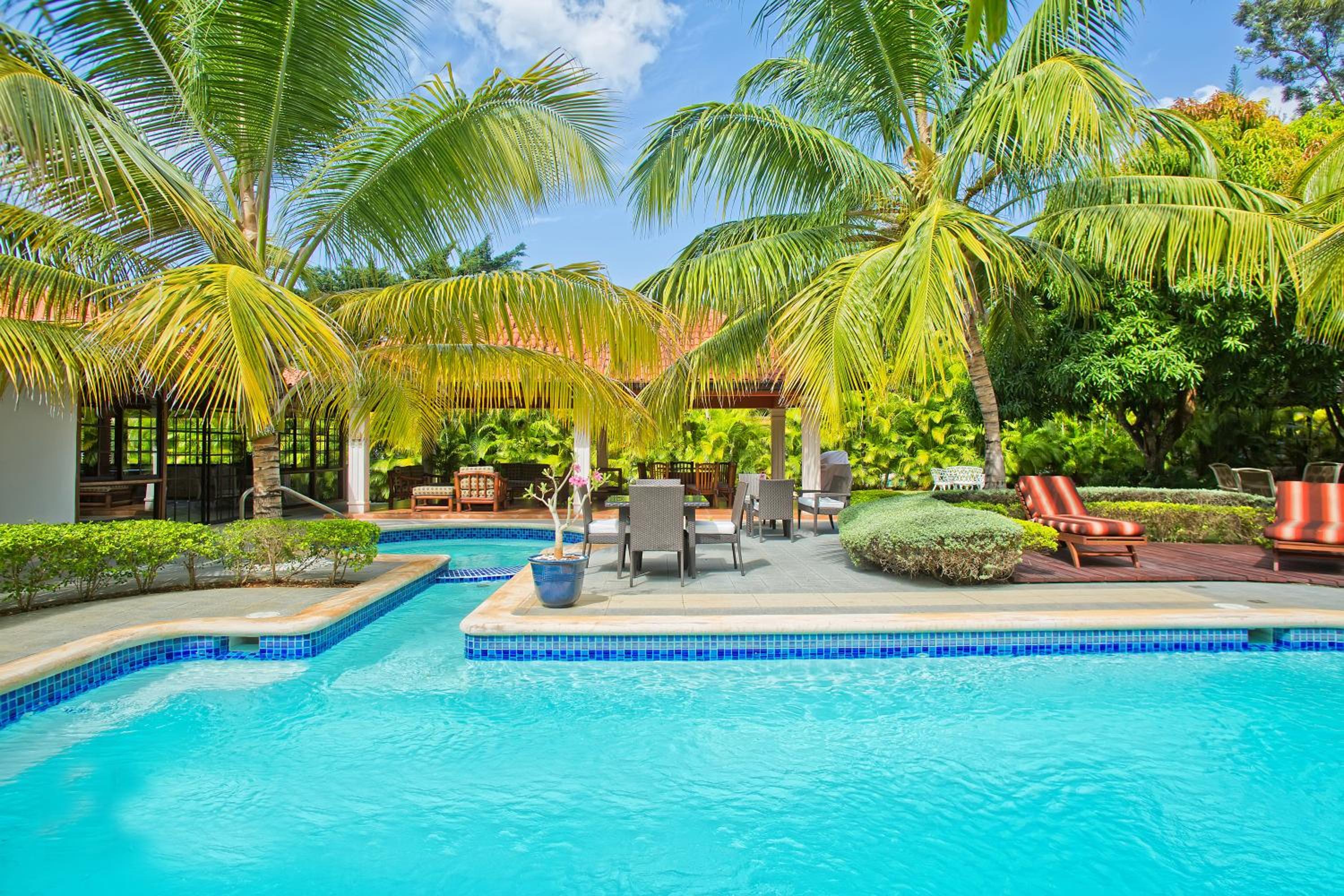 Garden Four-Bedroom Villa - Golf Cart Included