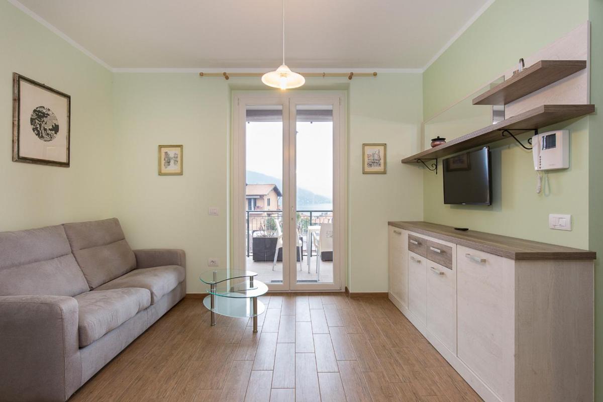Apartment with Lake View photo 2